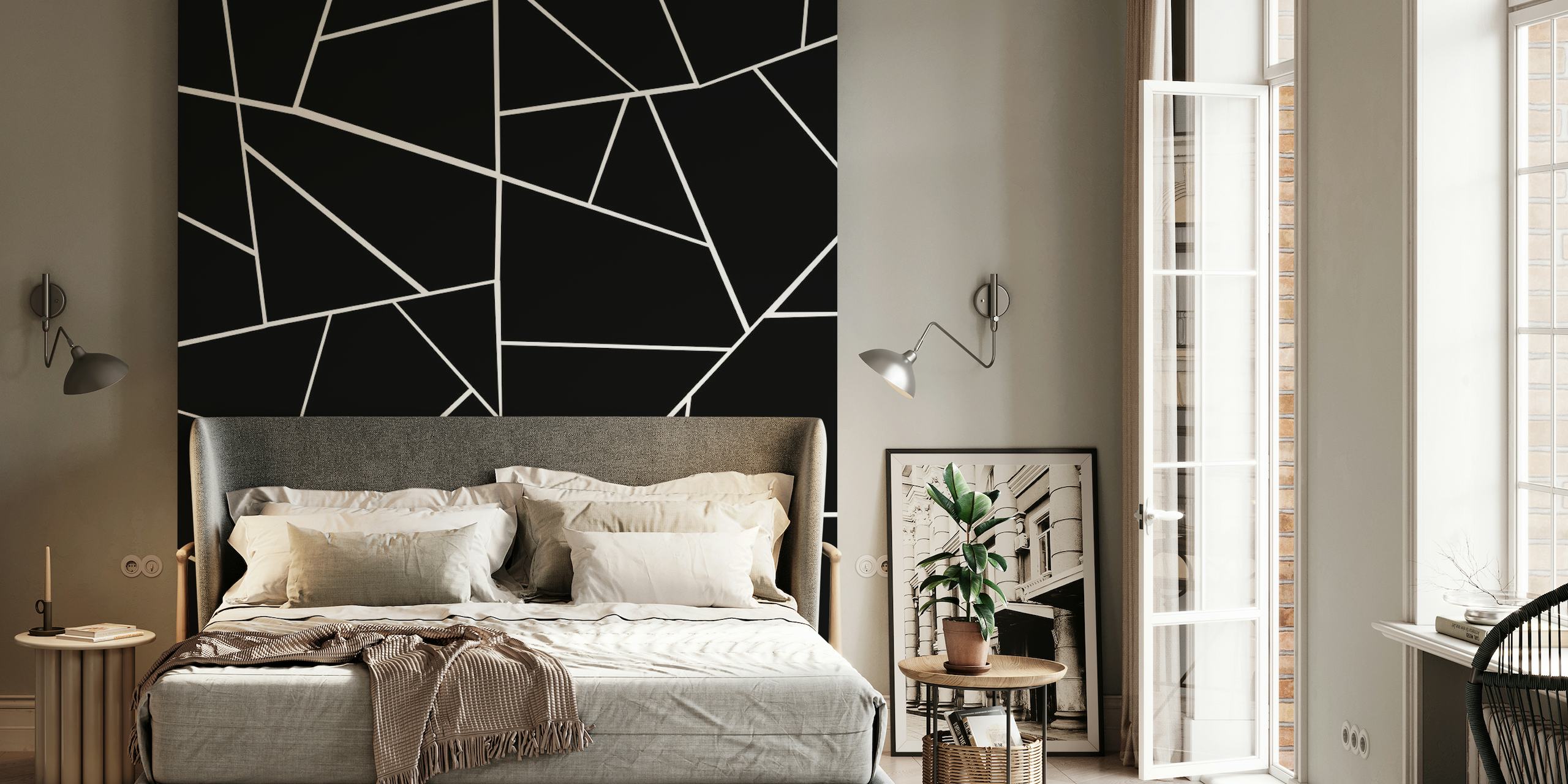 Crno-bijeli zidni mural s geometrijskim uzorkom s oštrim linijama i kutovima koji stvaraju moderan izgled.