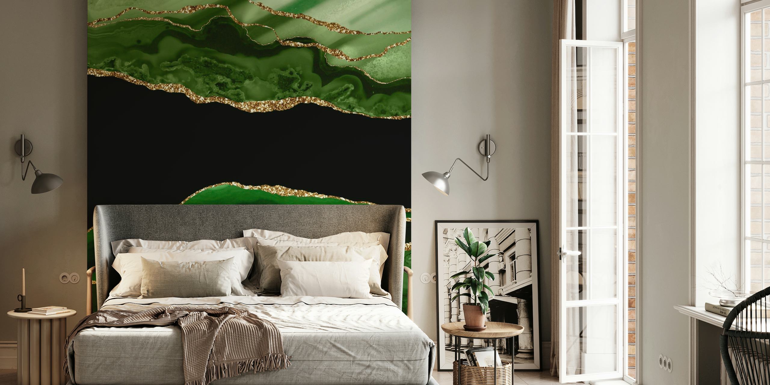 Smaragdgroene zeemeerminmarmeren muurschildering met rijke groene tinten met gouden accenten