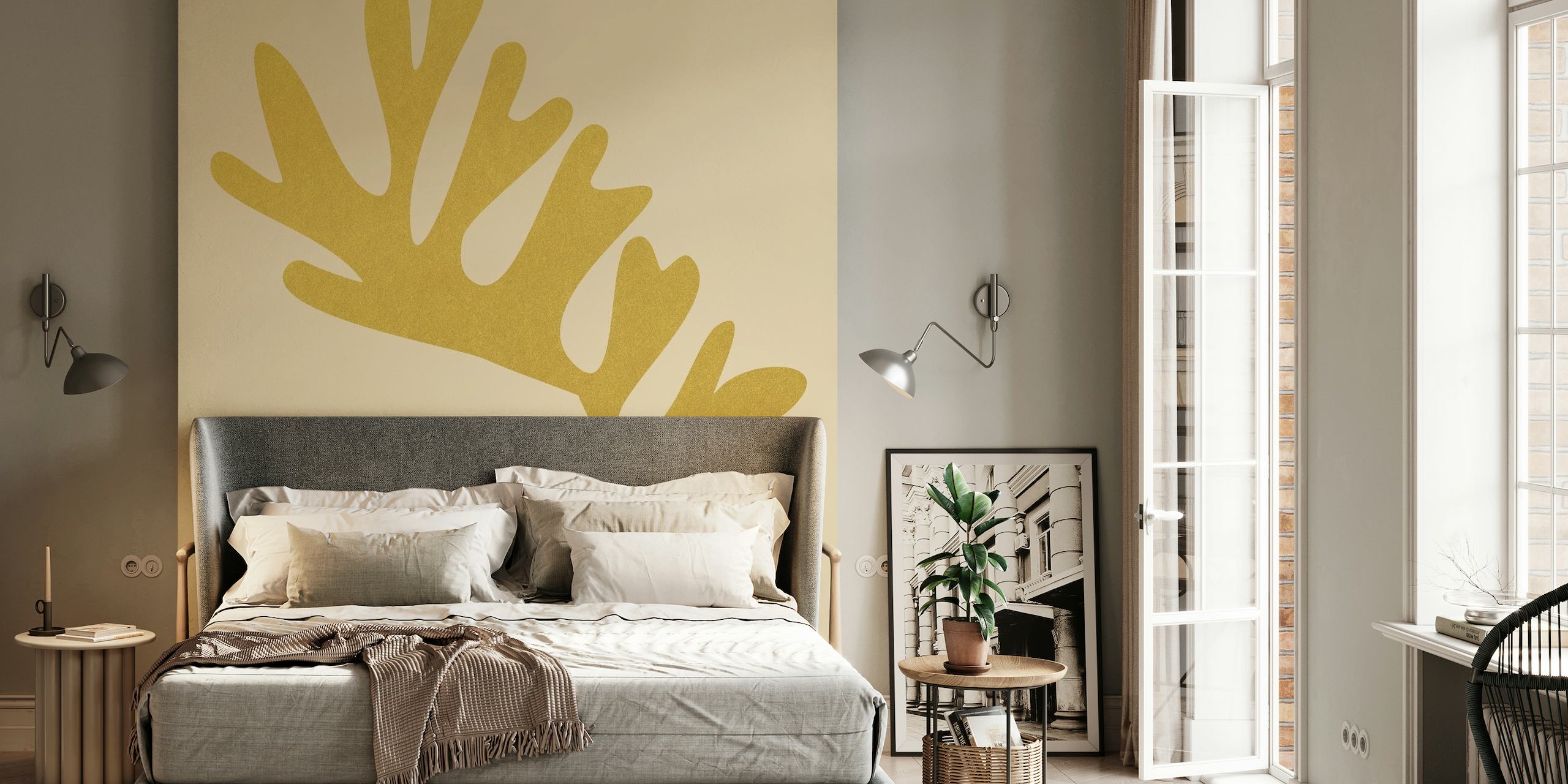 Forme astratte in oro e corallo nero su uno sfondo neutro in un murale in stile Matisse