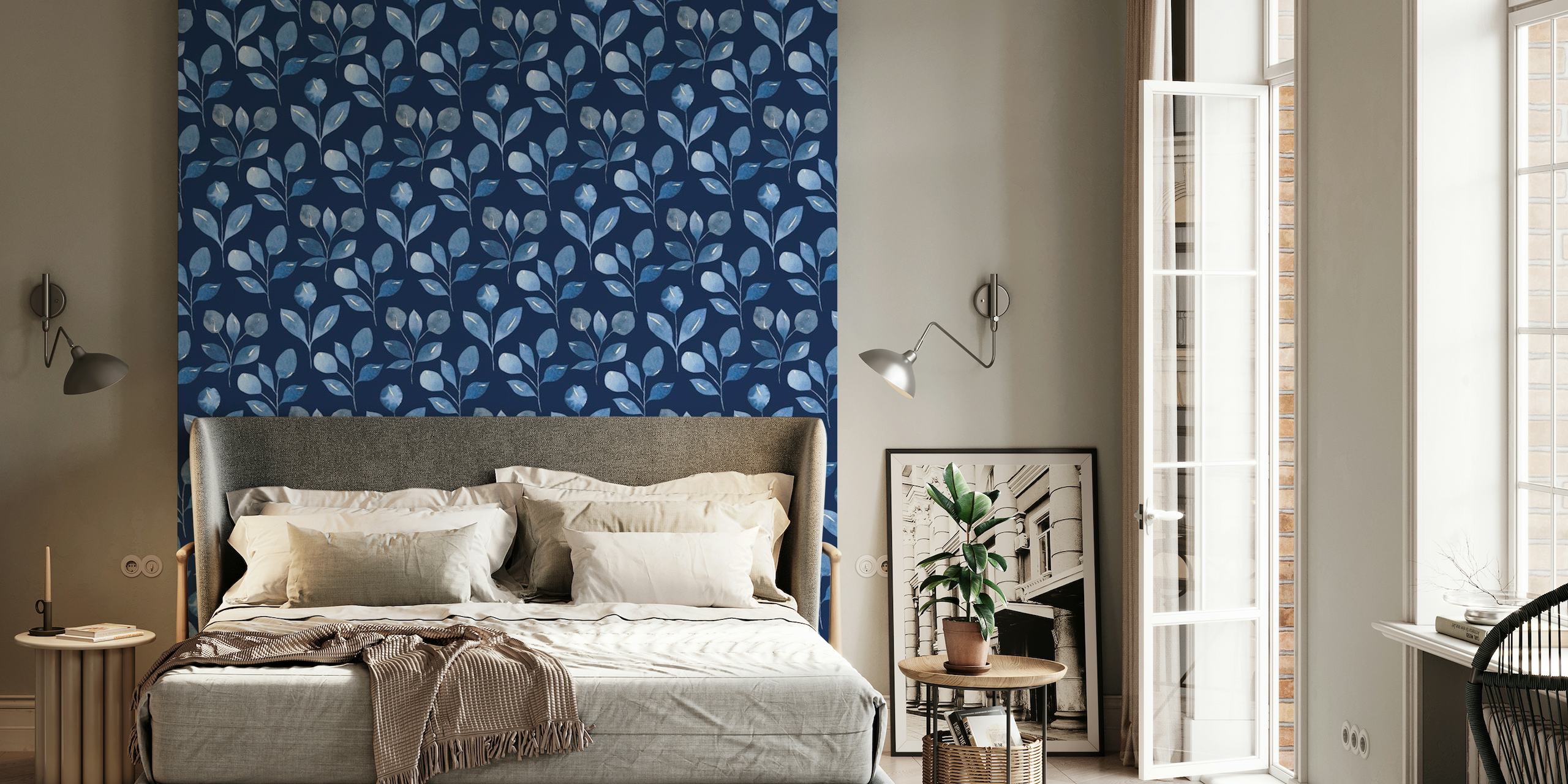 Et rolig indigo-farget veggmaleri med et mønster av stiliserte botaniske knopper for interiørdekorasjon.