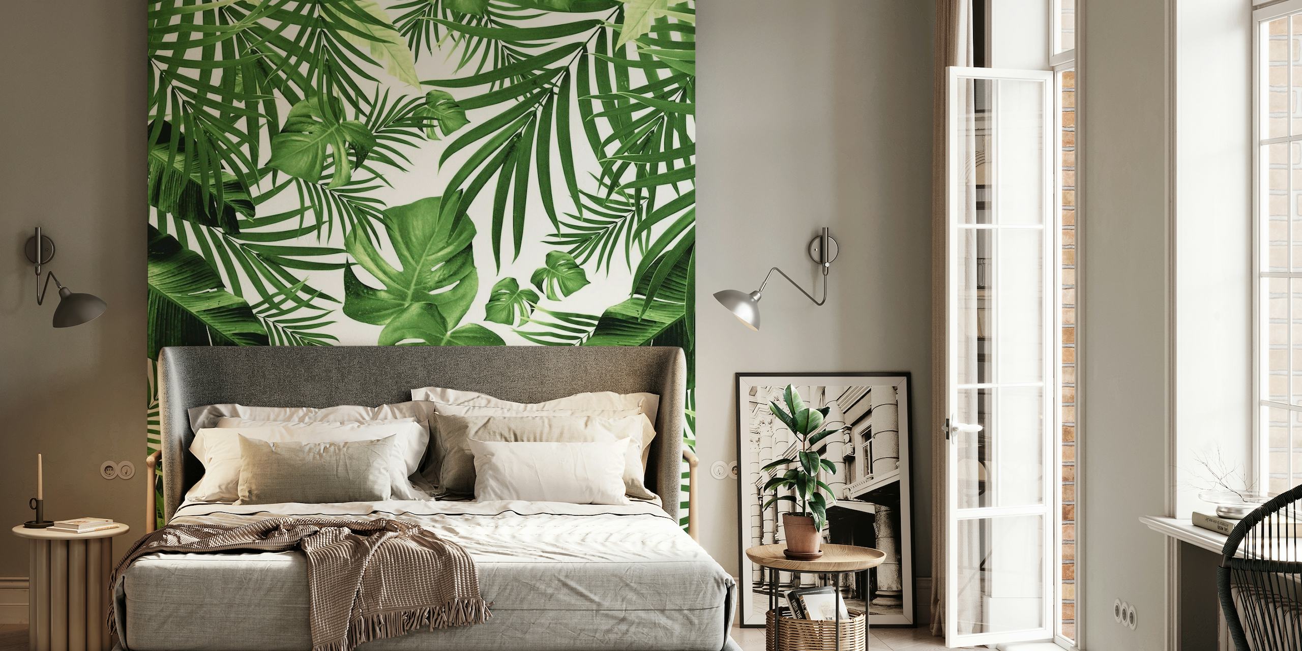 Tropische jungle muurschildering met groene palm- en monsterabladeren