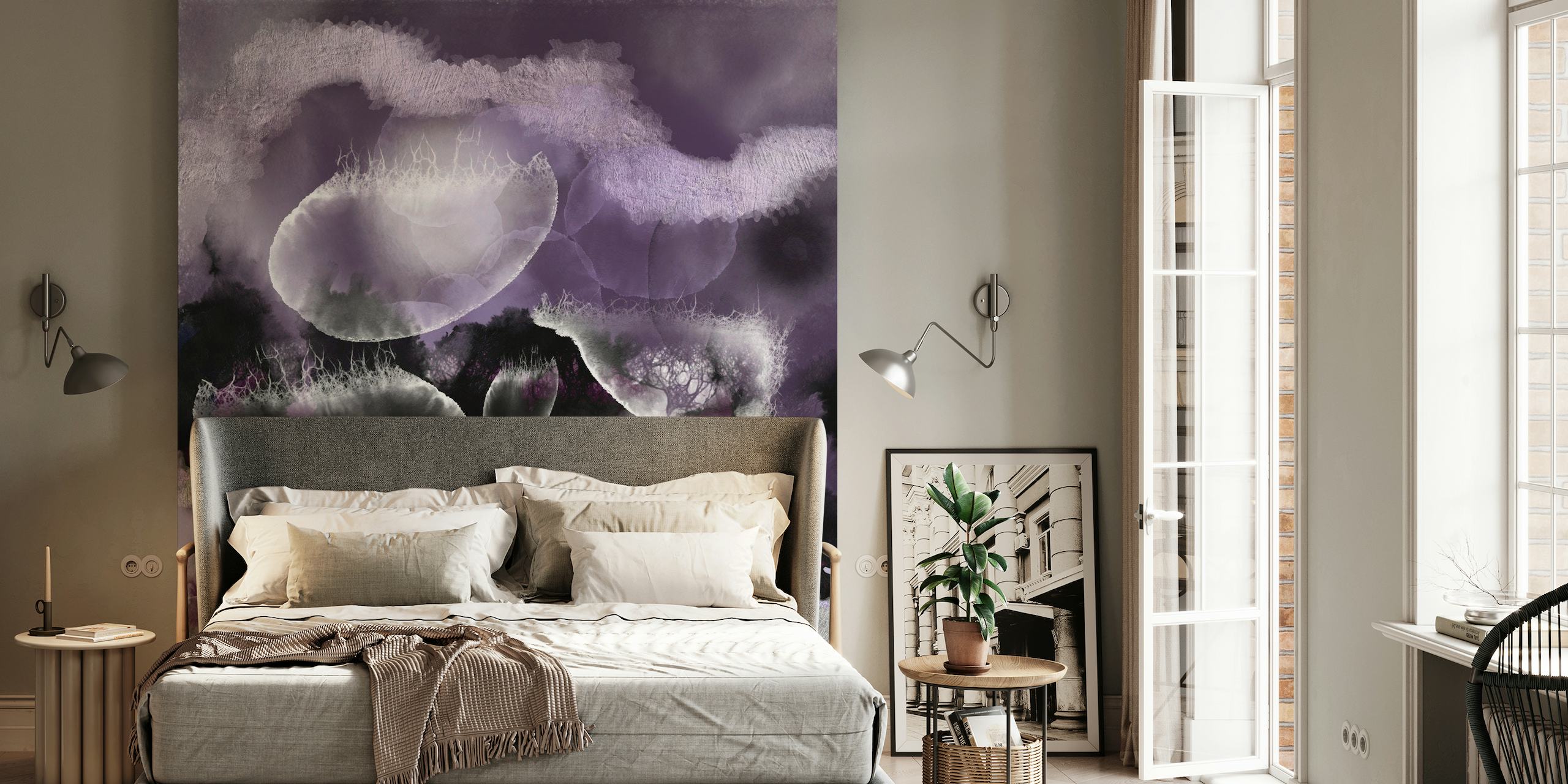 Papier peint mural abstrait inspiré de l'océan dans des tons violets avec des motifs éthérés ressemblant à des fonds marins