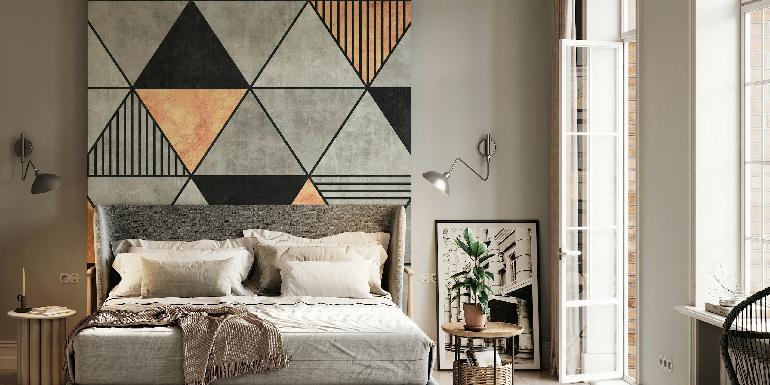 Vægmaleri med geometrisk mønster i beton og kobbertrekanter