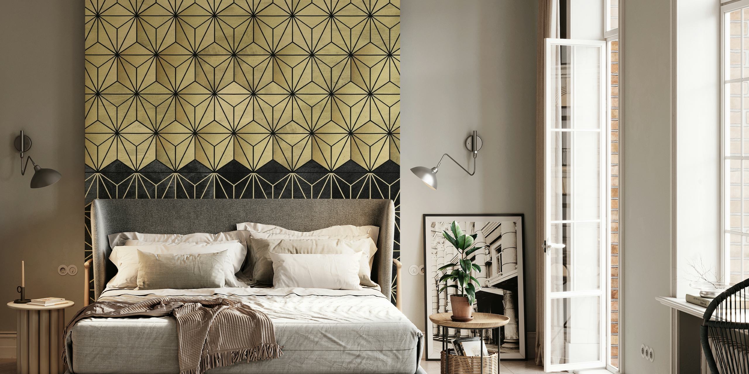 Goudkleurige en zwarte muurschildering met geometrische patronen van happywall.com