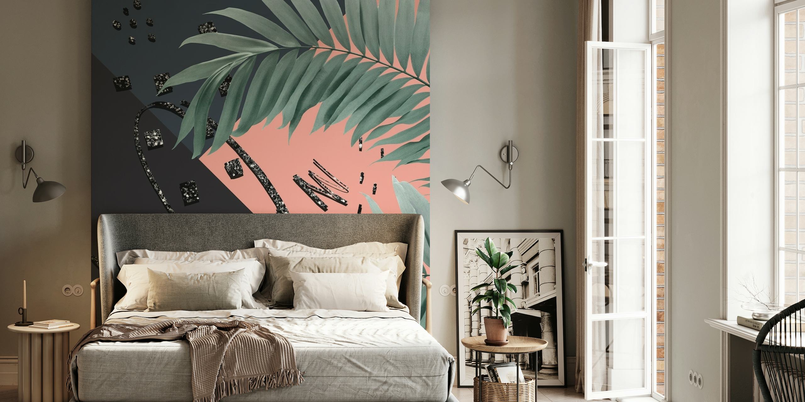 Trooppiset palmunlehdet kimaltelevia aksentteja tumman taustan seinämaalauksessa