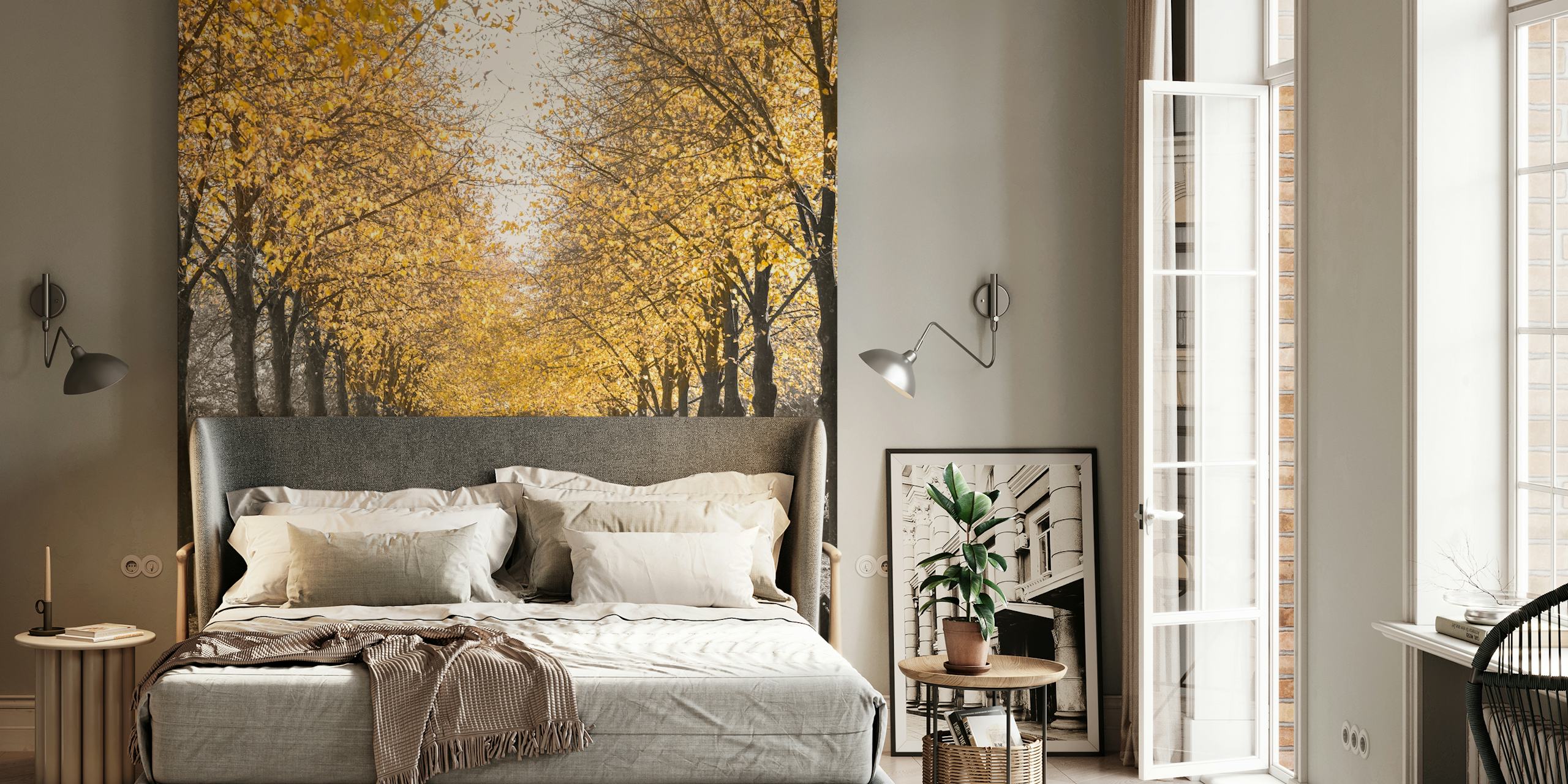 Elegante mural de parede de um caminho arborizado com folhas douradas, em tons monocromáticos e dourados.