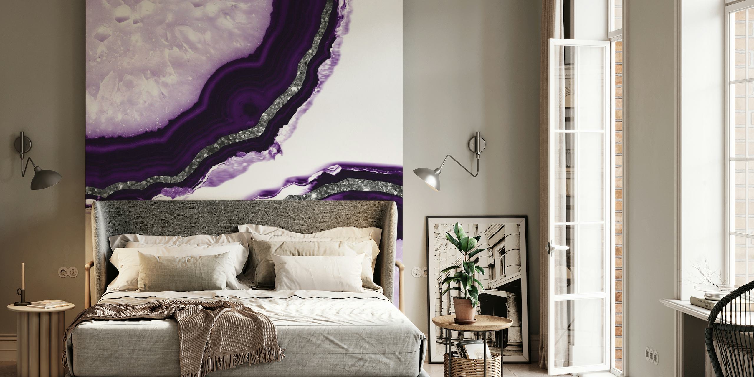 Gros plan de la fresque murale Agate Glitter Glam 12a présentant des motifs d'agate violets et blancs avec des détails scintillants.