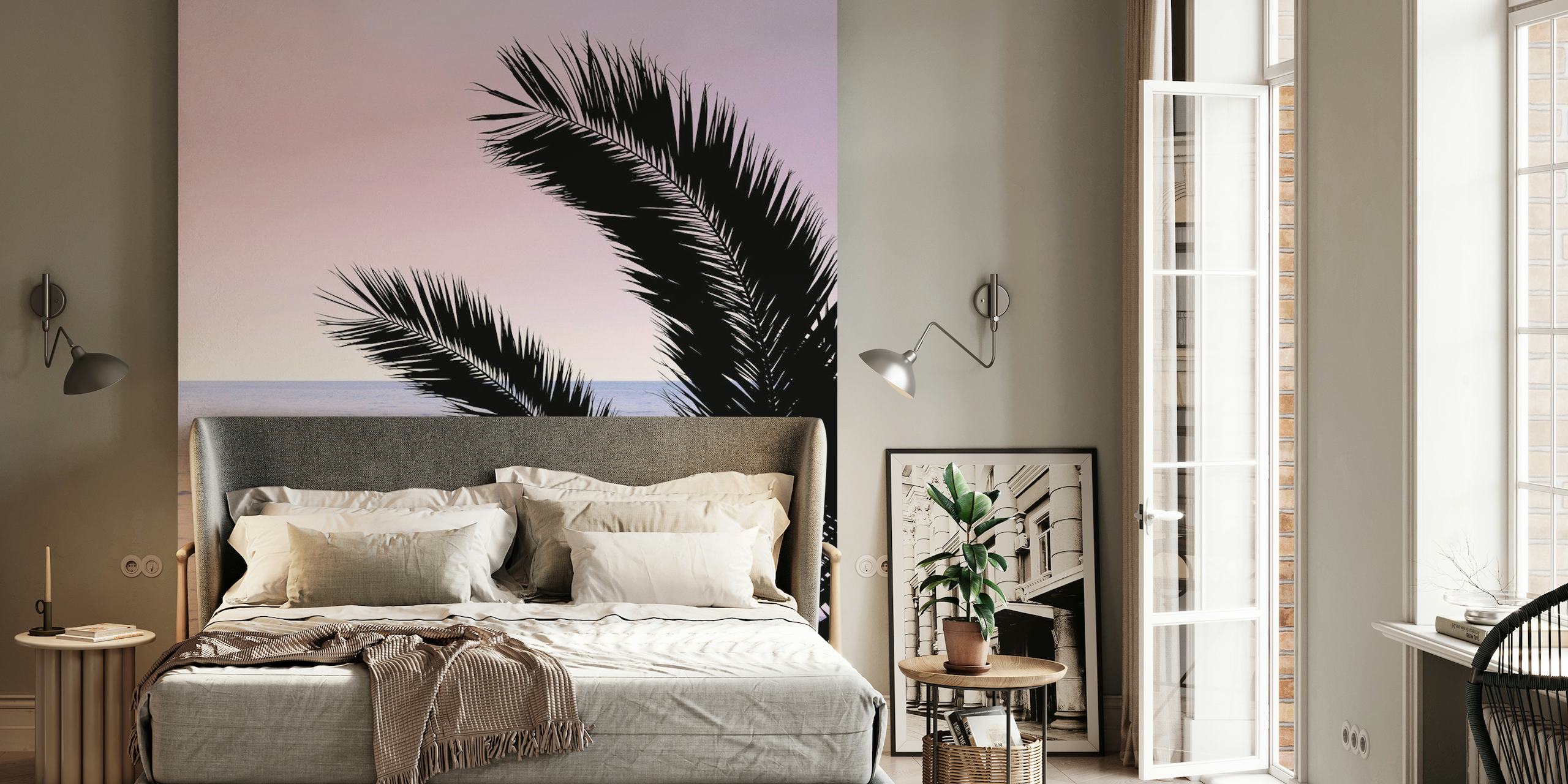 Silueta de hojas de palmera con una puesta de sol rosa y violeta sobre el océano en el mural de pared Palm Ocean Dream 1.