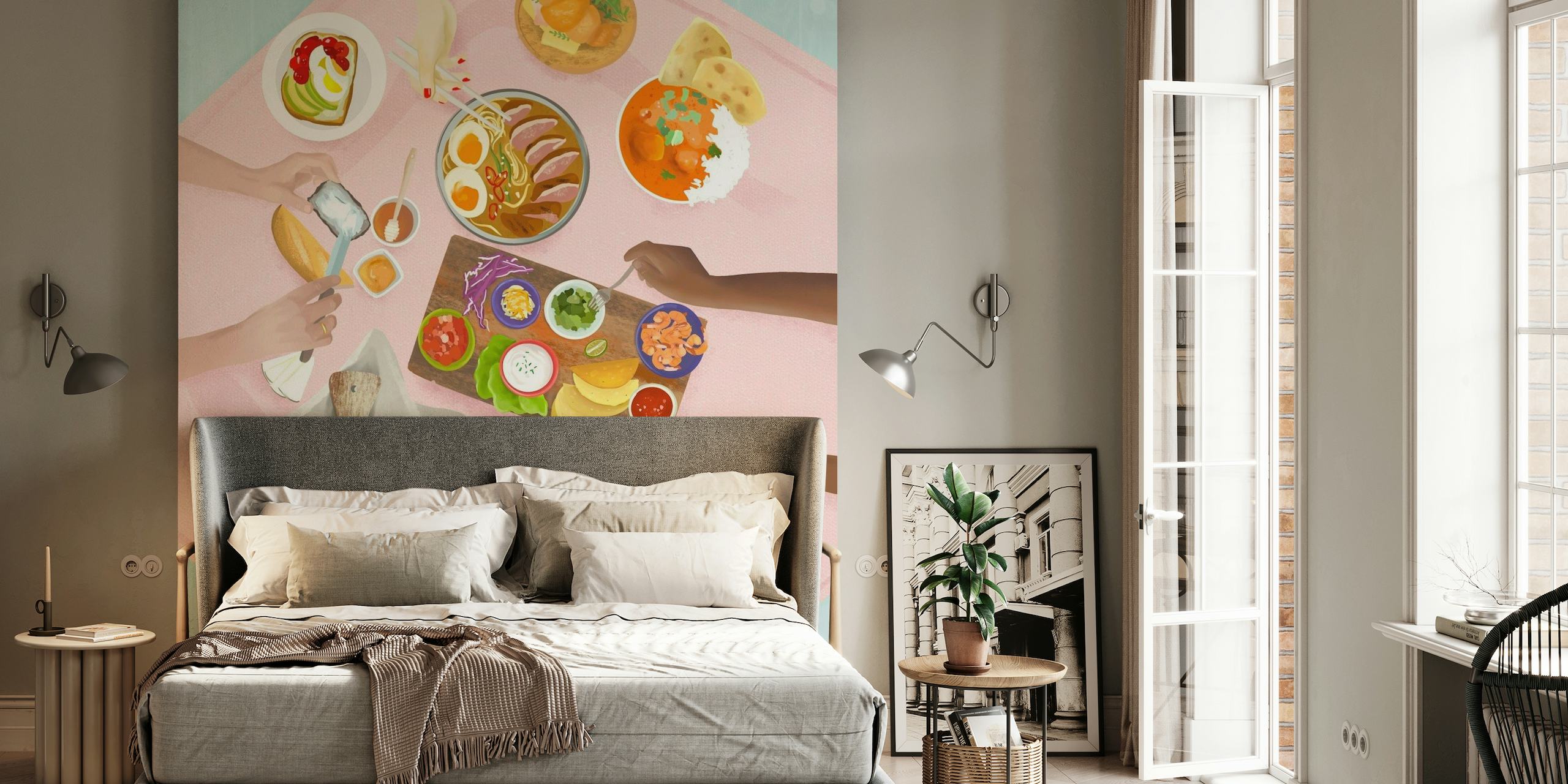 Geïllustreerde muurschildering met brunchthema en bovenaanzicht van een eettafel met diverse gerechten en bloemen