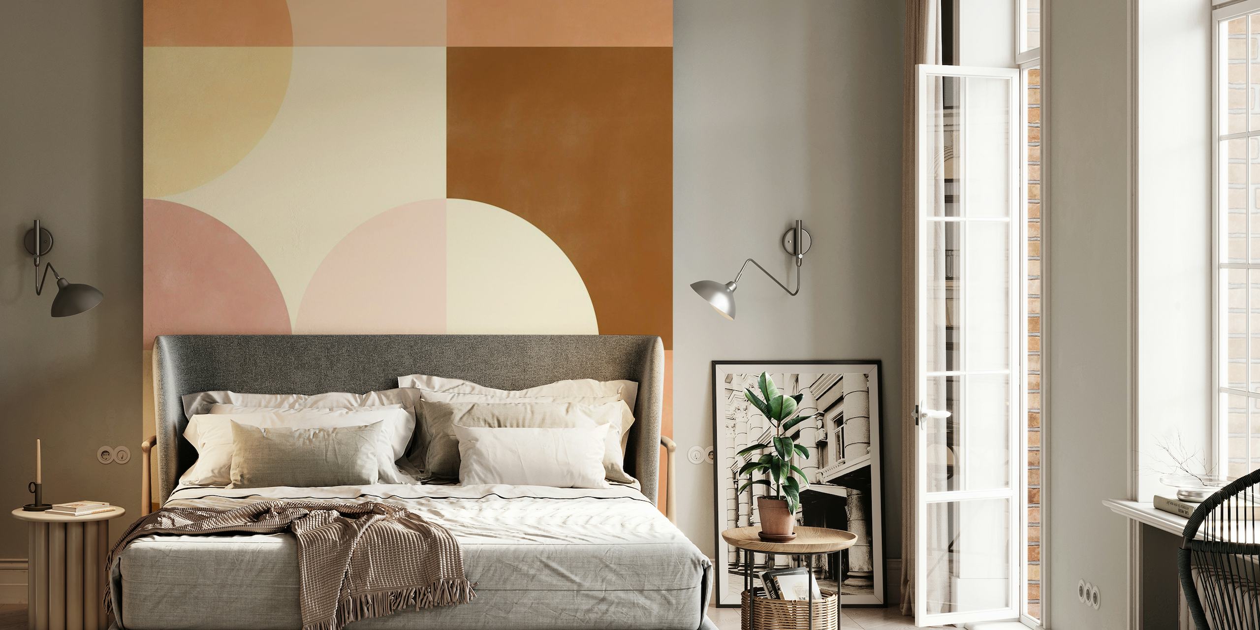 Abstrakt geometrisk vægmaleri i blød pink og jordbrune toner