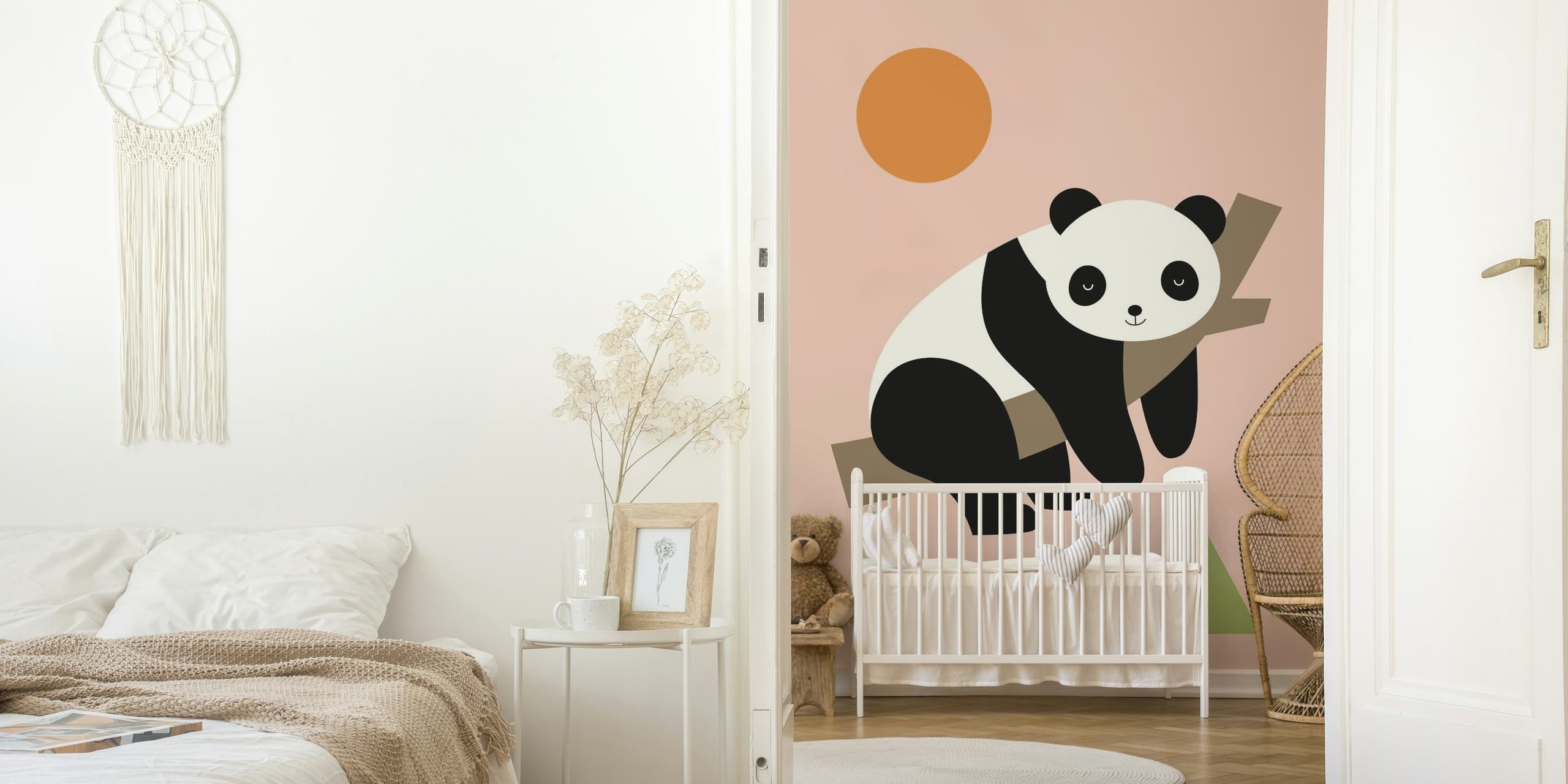 Illustratie van een panda op een tak met een roze achtergrond, zon en geometrische vormen