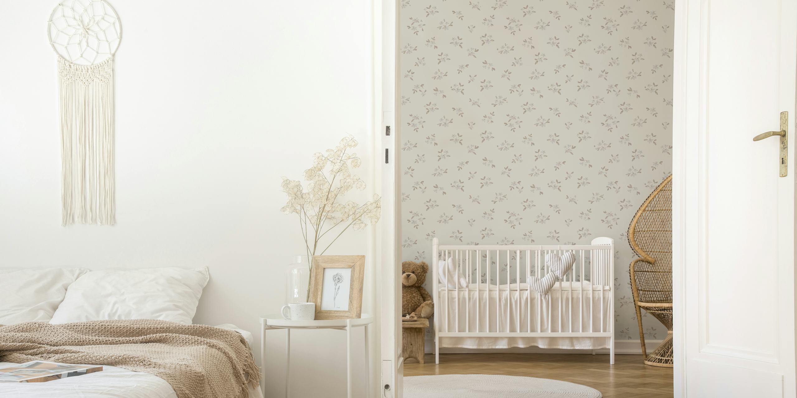 Ταπετσαρία William Soft Floral Sandstone σε ένα δωμάτιο