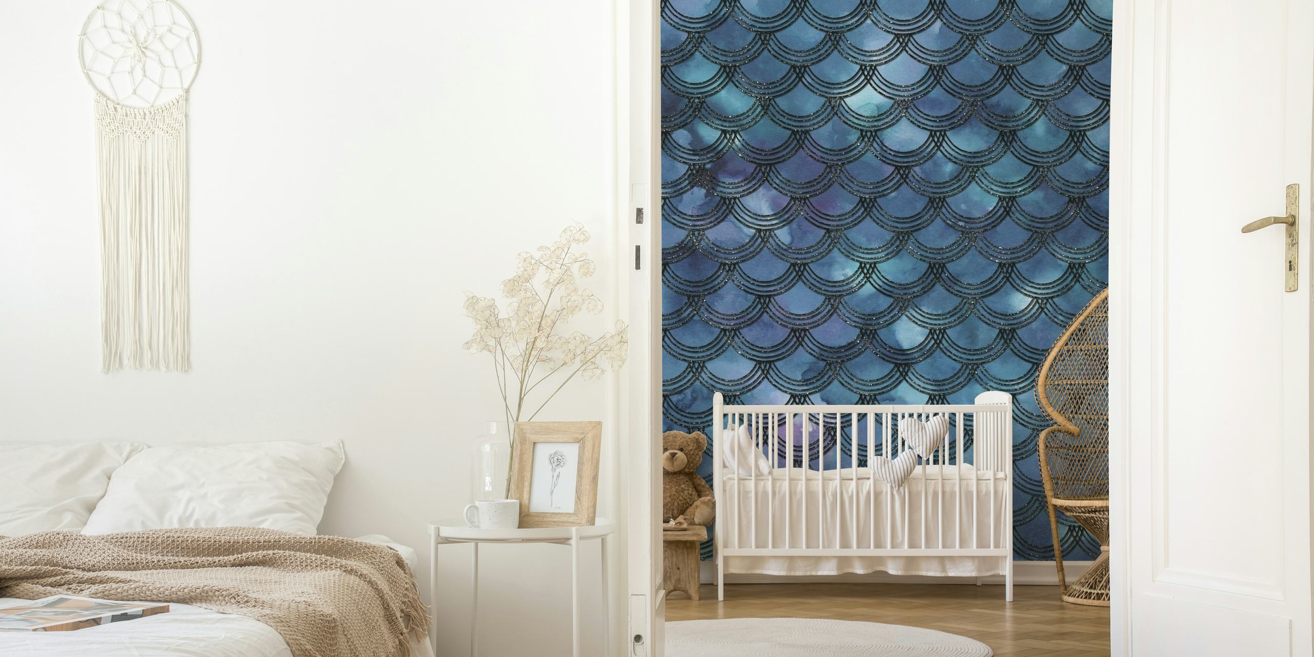 Zidna slika s krljuštima sirene inspirirana fantazijom u ljubičastim i plavim nijansama