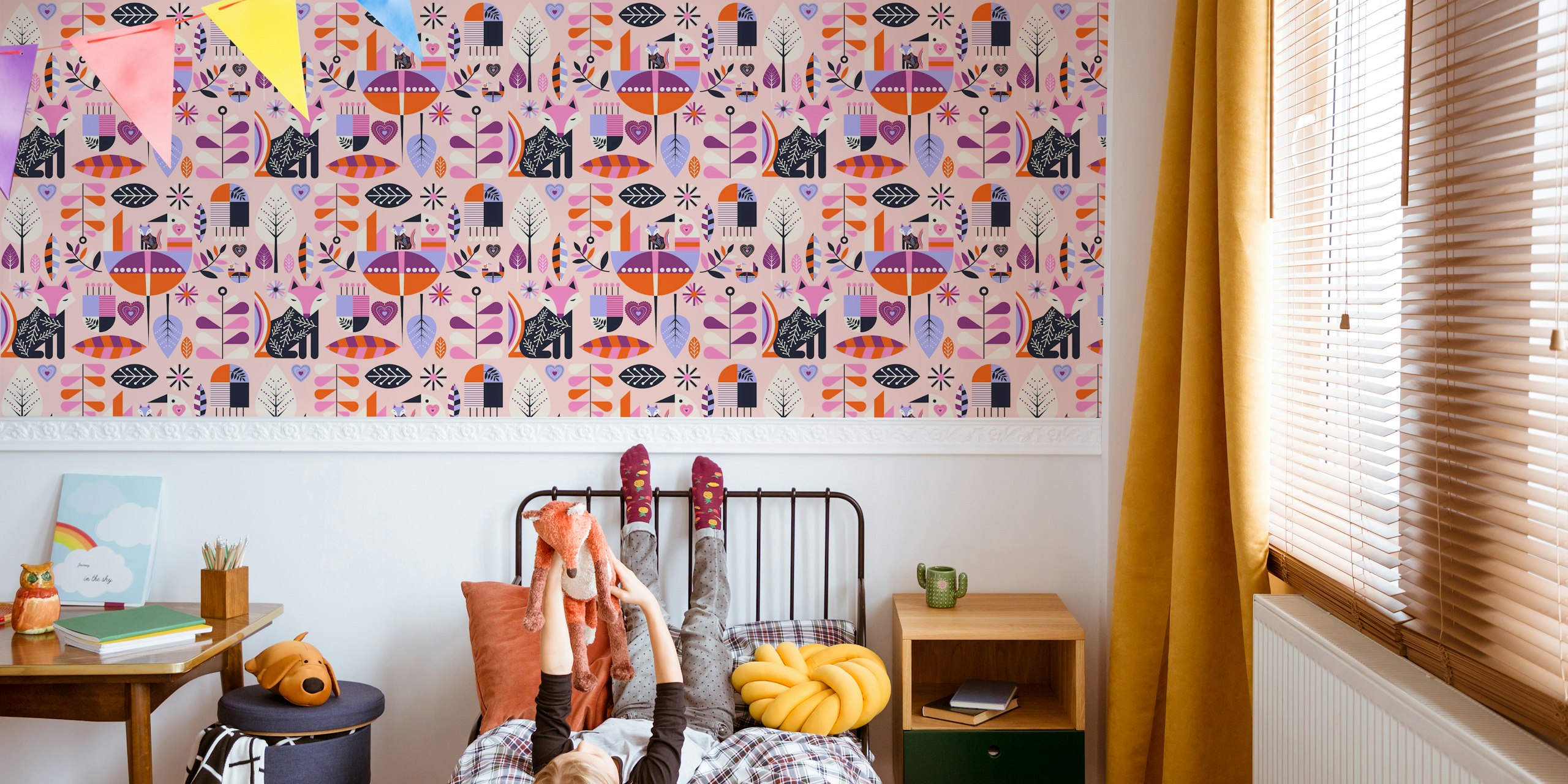 Enchanted Forest Pink tapetti huoneessa