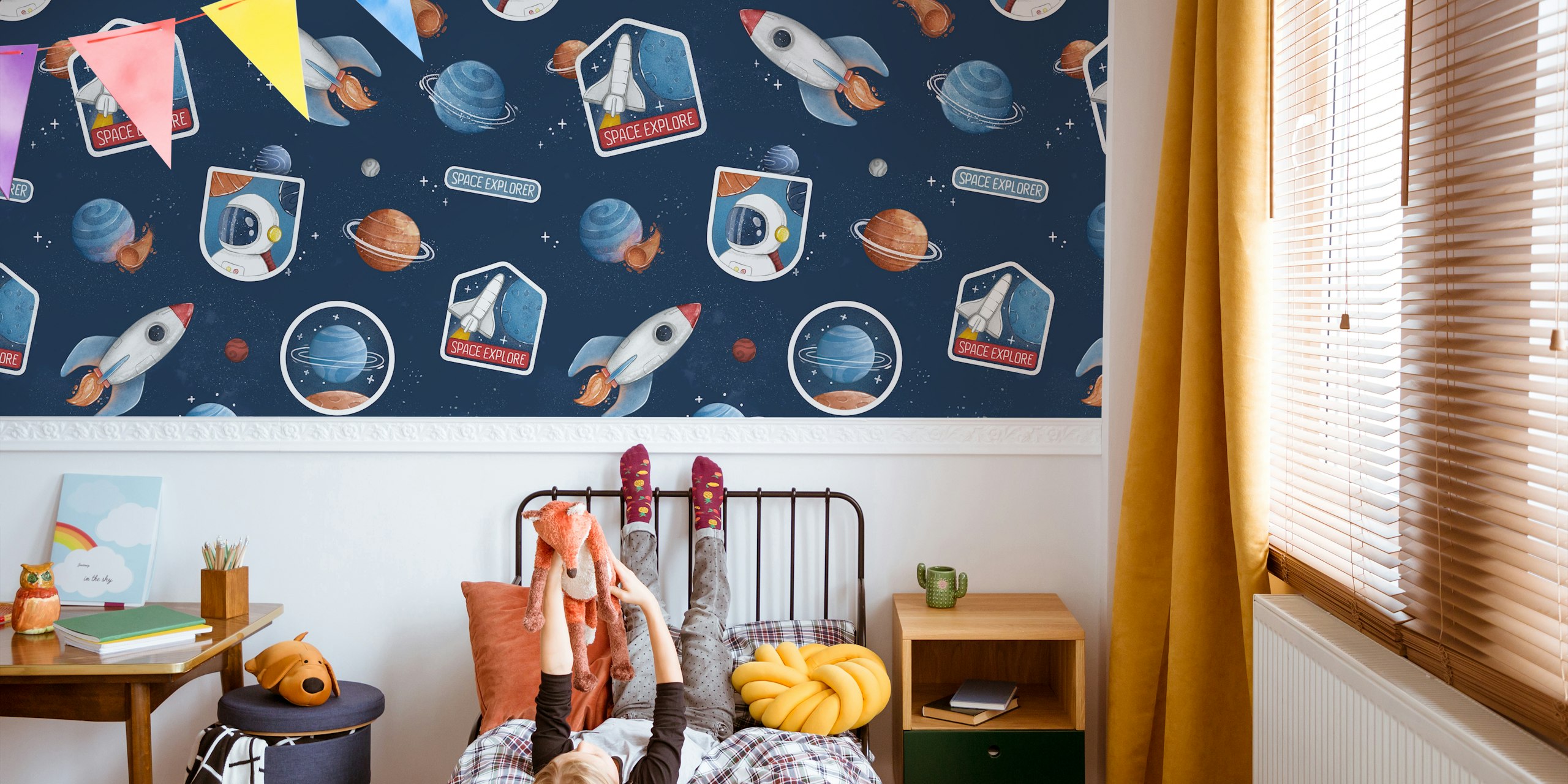 Verspielt Tapete mit Raketen und Planeten in einem Raum