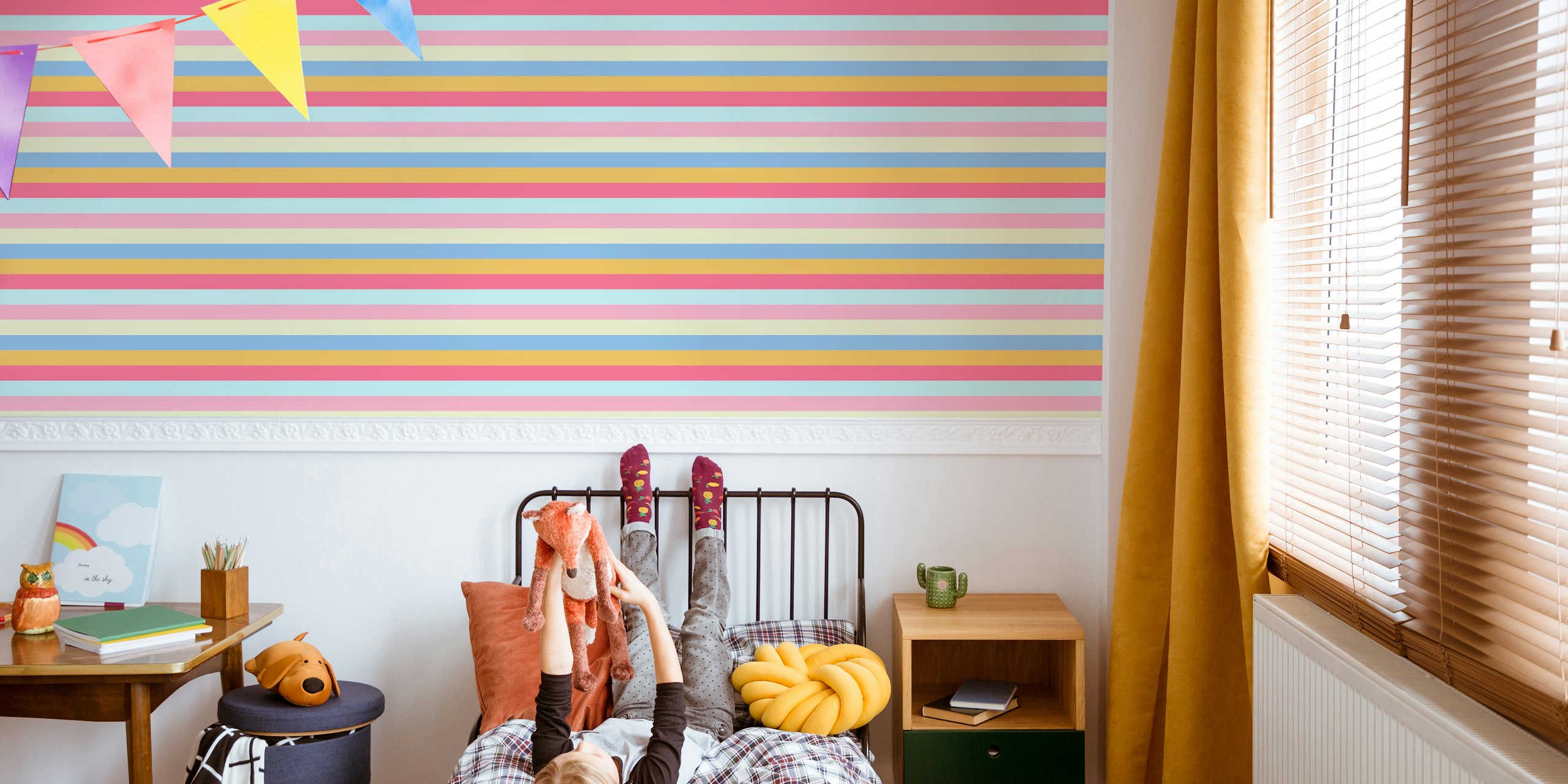 Rainbow Stripe Charm -tapetti huoneen asetelmassa