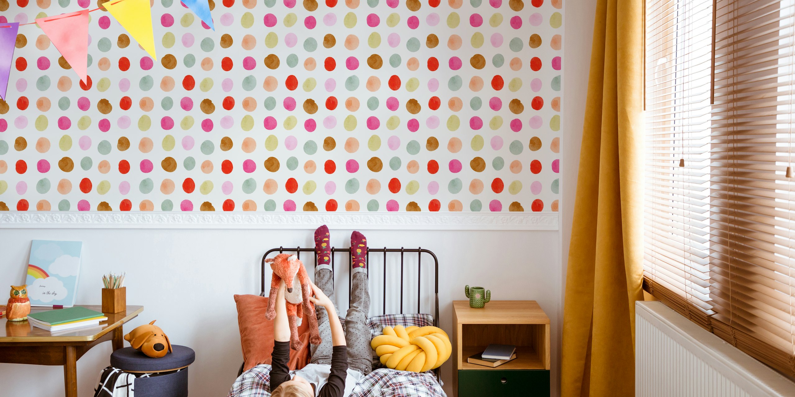 Classic retro polkas wallpaper in een kamer