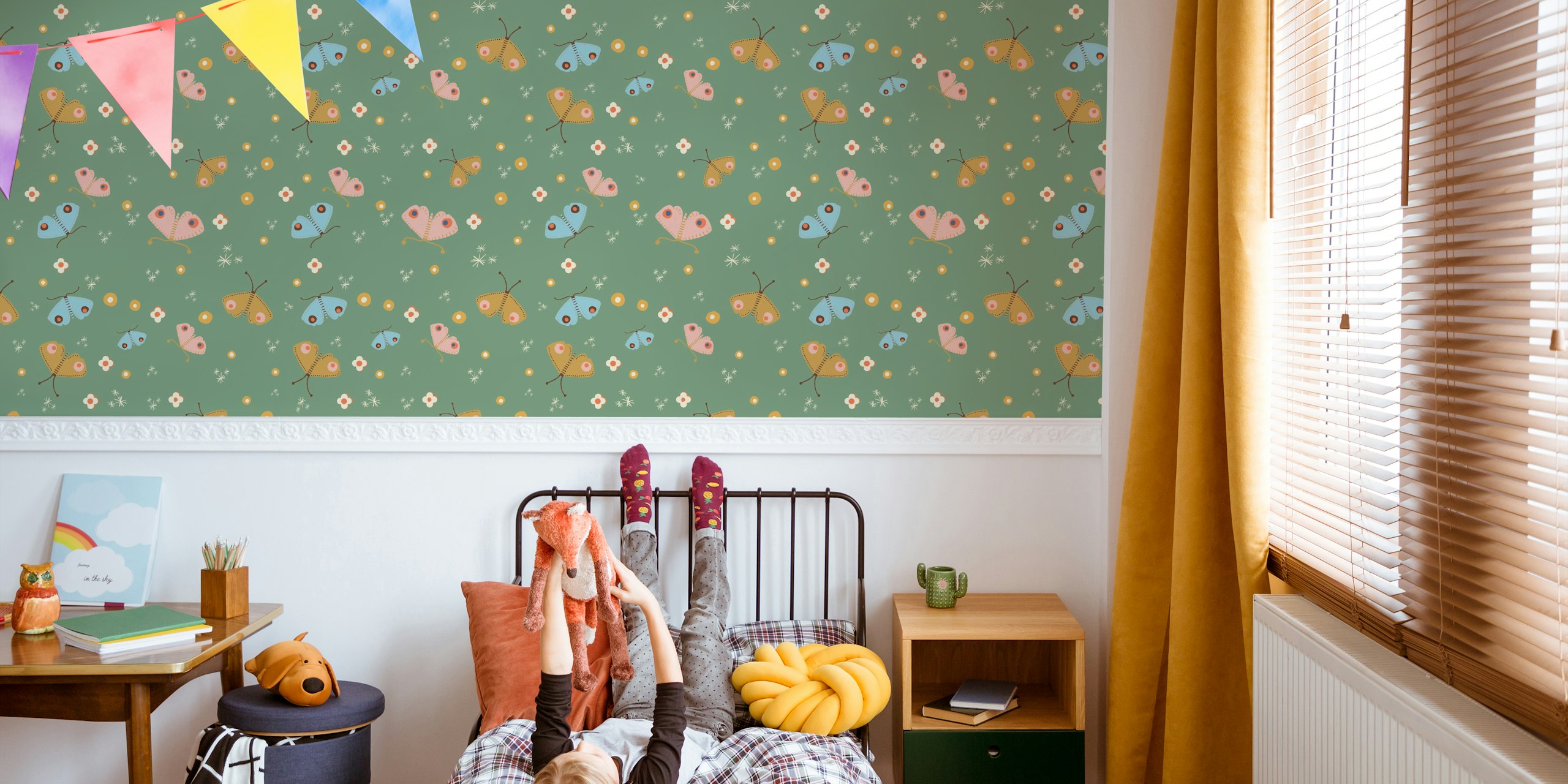 Πράσινος τοίχος bohemian στυλ με απεικονισμένες Cute minimal boho butterflies ροζ και μπλε πεταλούδες και μικρά λουλούδια σχέδιο