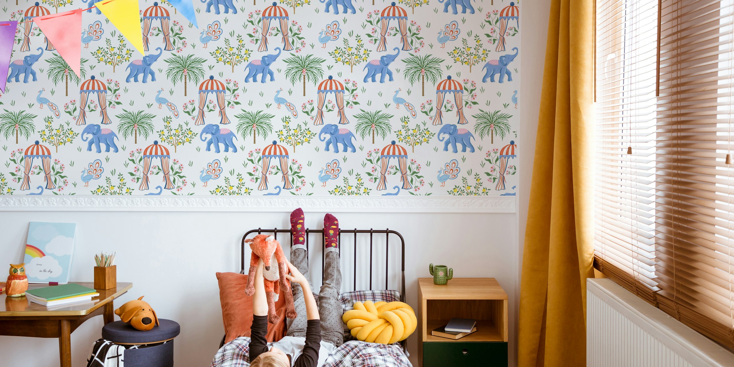 Lystig elephant garden tapet i et rom