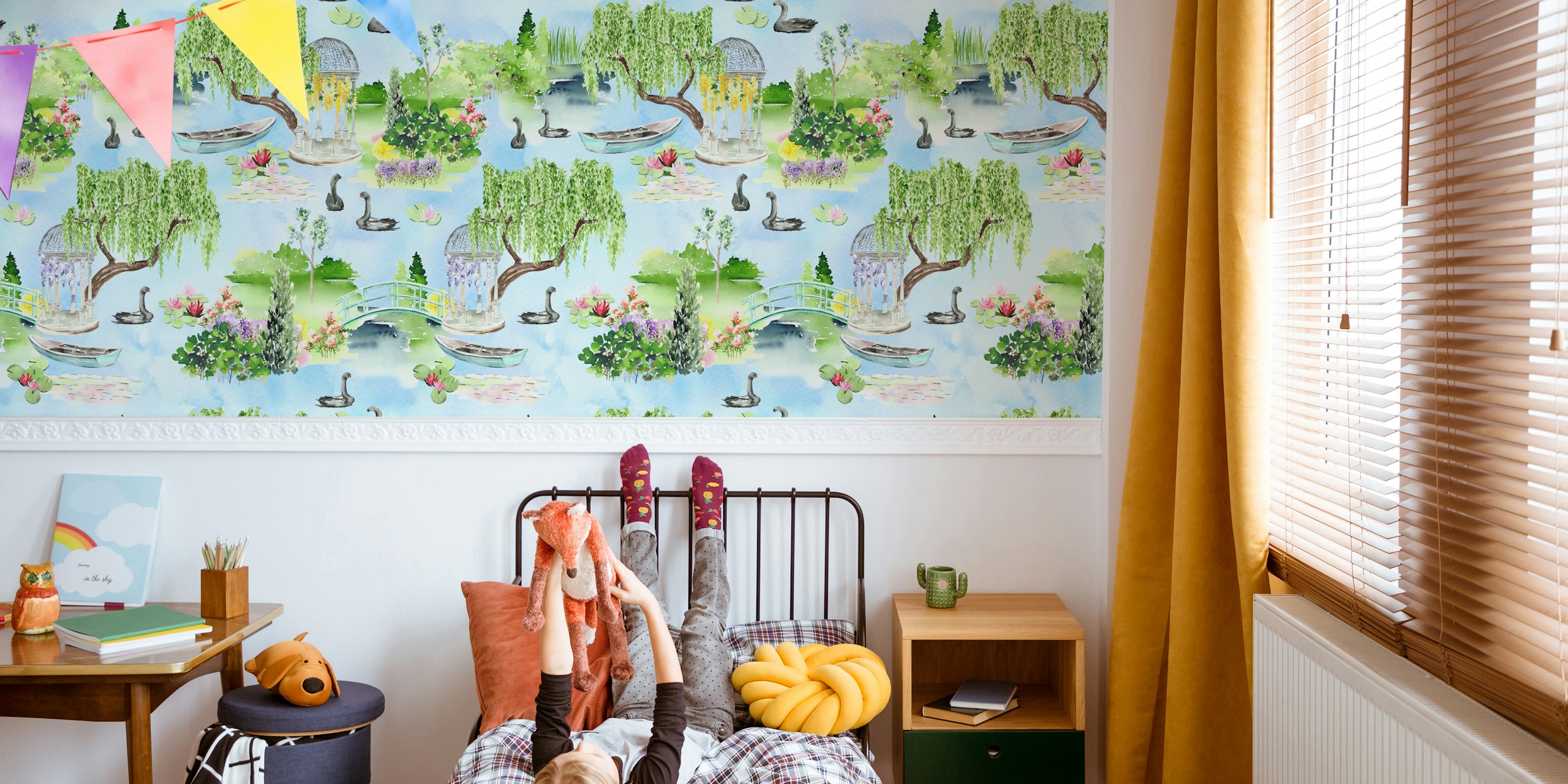 Enchanted Monet Garden Escape behang in een kamer