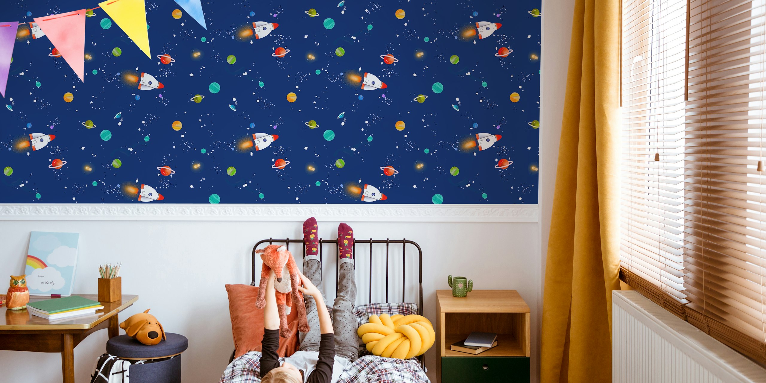 Big Dreams Astronaut navy tapet i ett rum