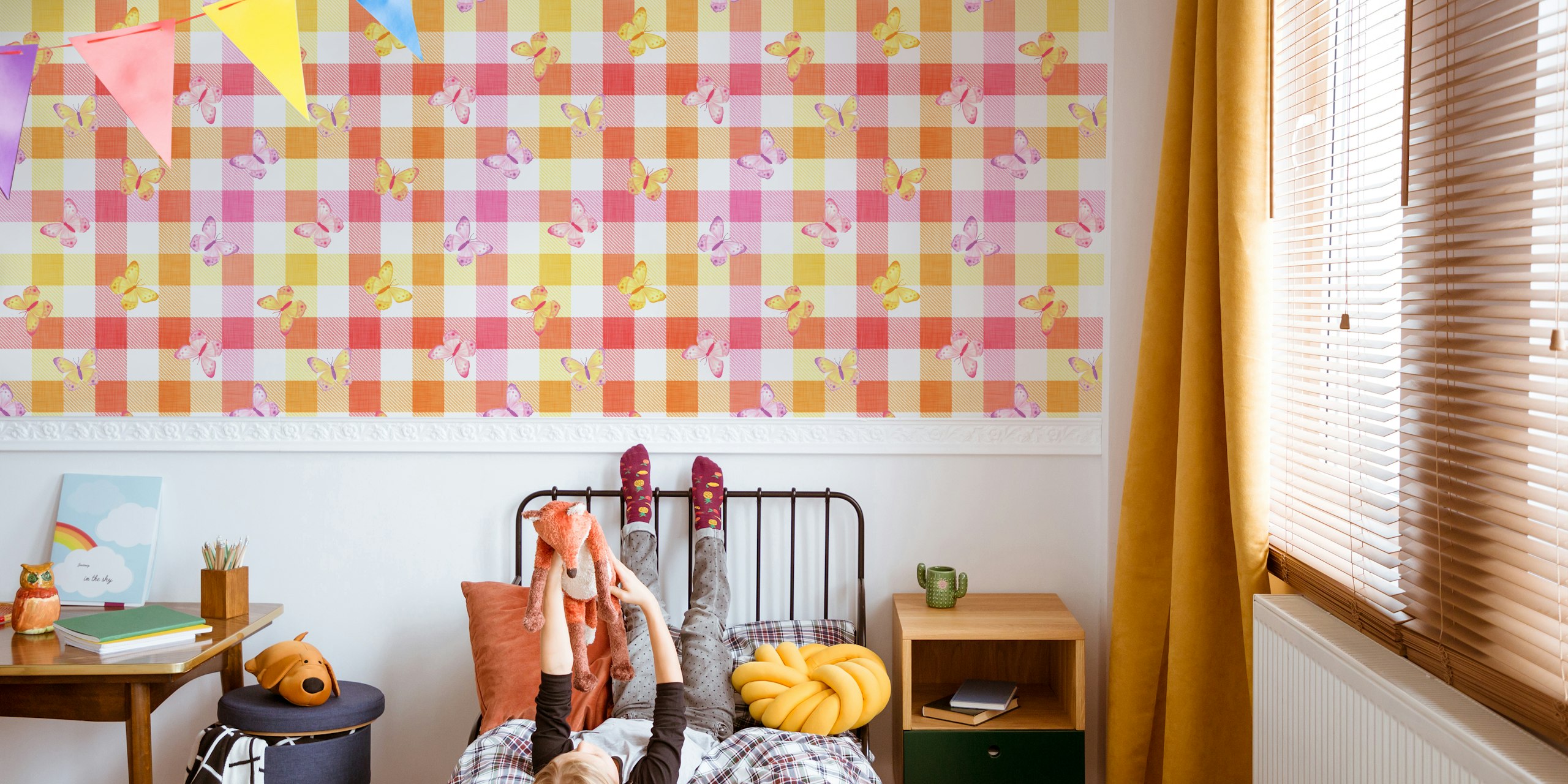 Ταπετσαρία Checkered butterfly plaid σε δωμάτιο