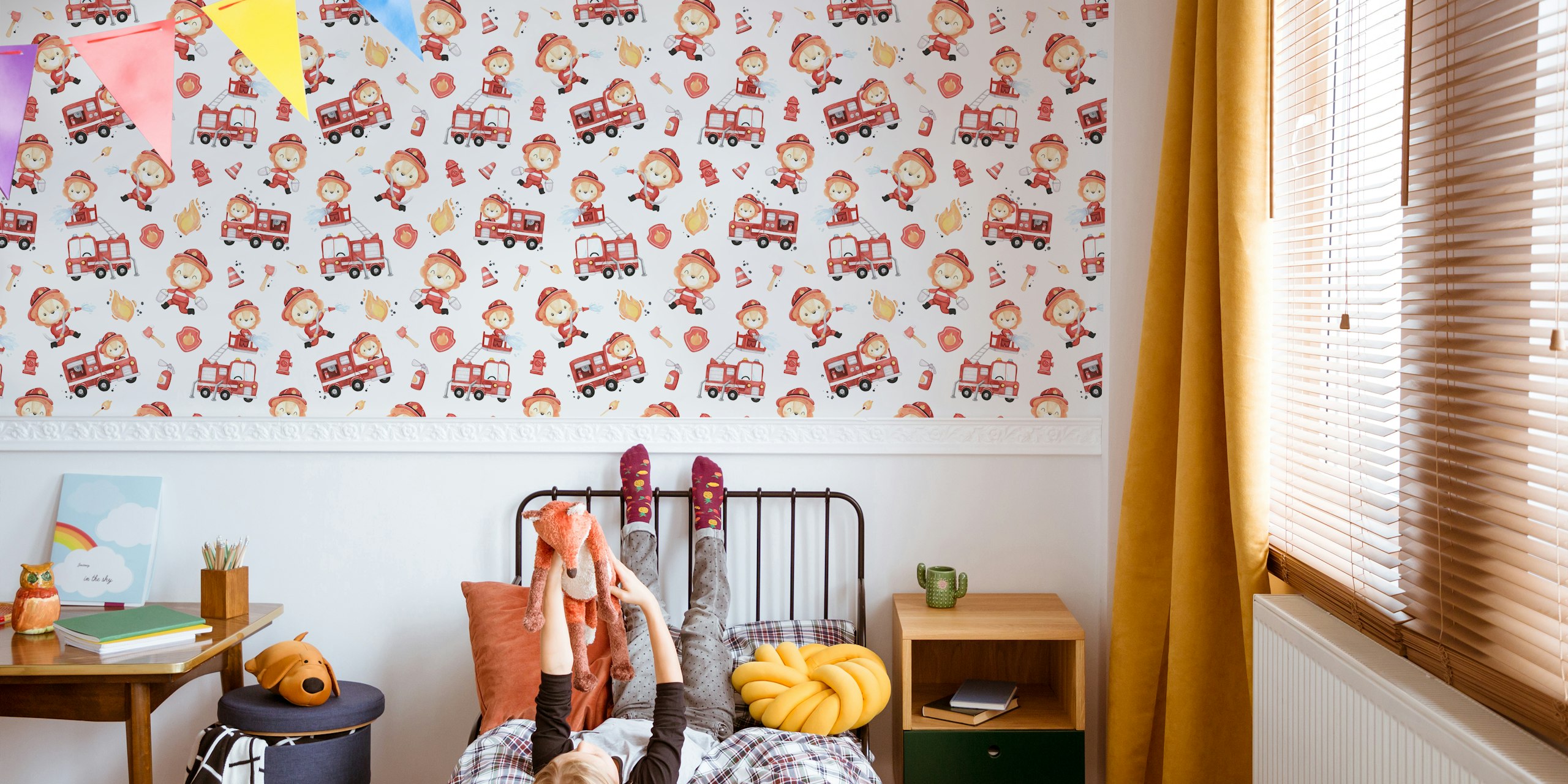 Diseño de papel tapiz Lion Firefighter en una habitación