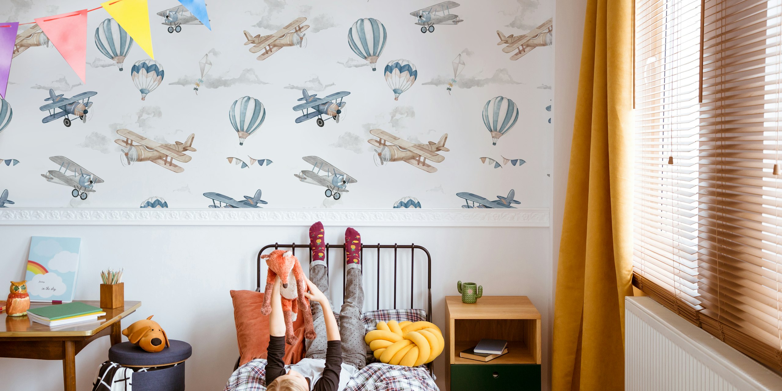 Retro Sky wallpaper met vliegtuigen en ballonnen