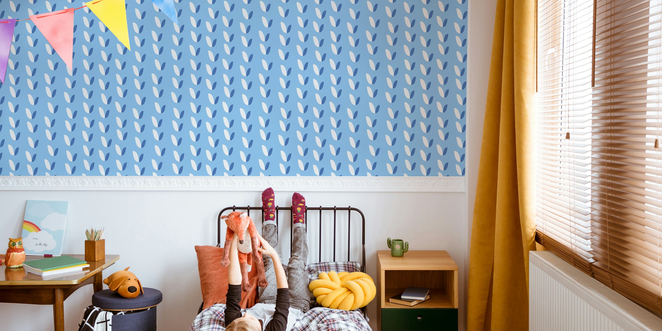 Minimal Heart Shape blue papel tapiz mostrado en una habitación