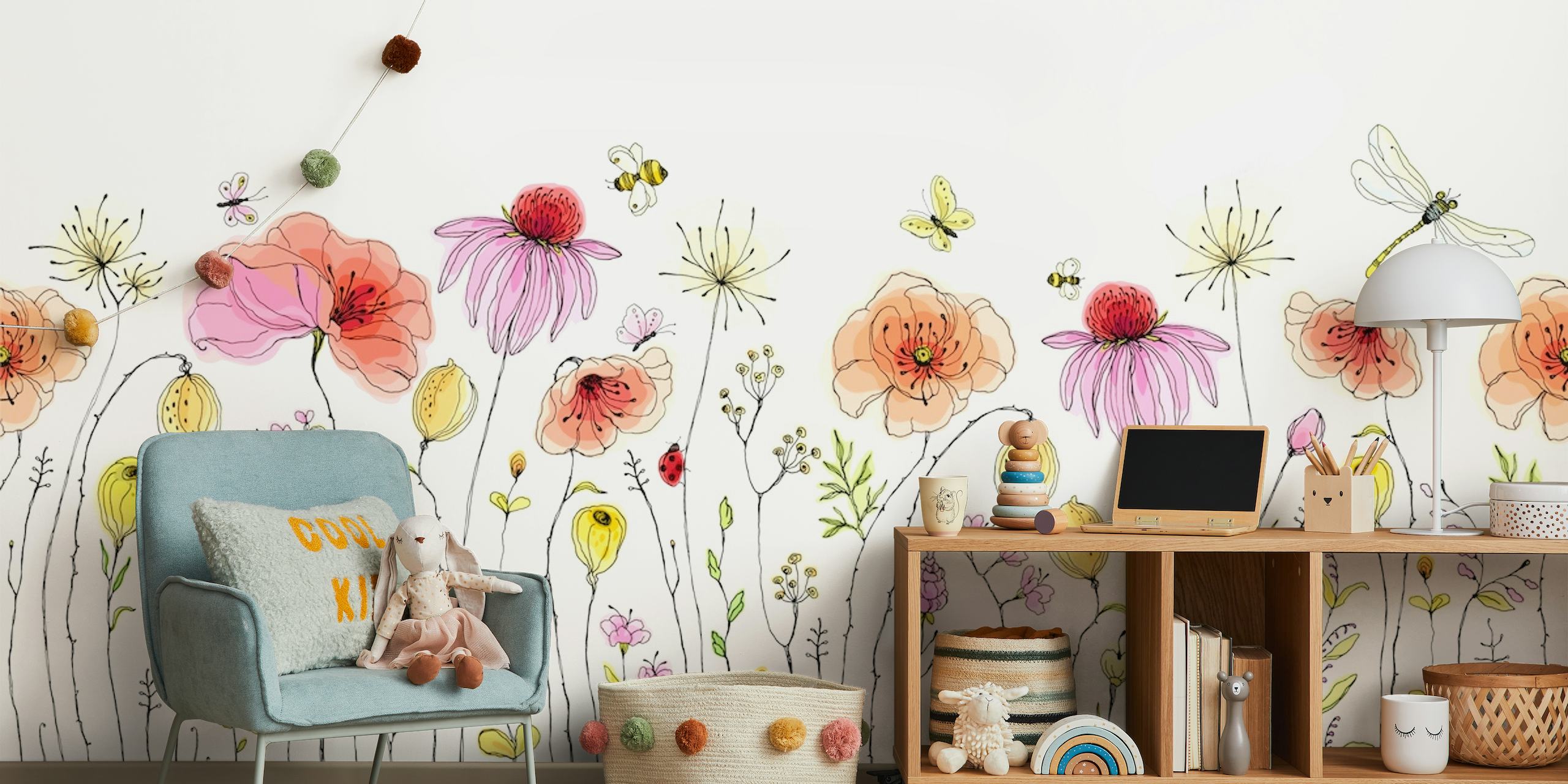 Tyylikäs kesäkukkapellon seinämaalaus pastellisävyisillä kukilla ja hassu sudenkorento