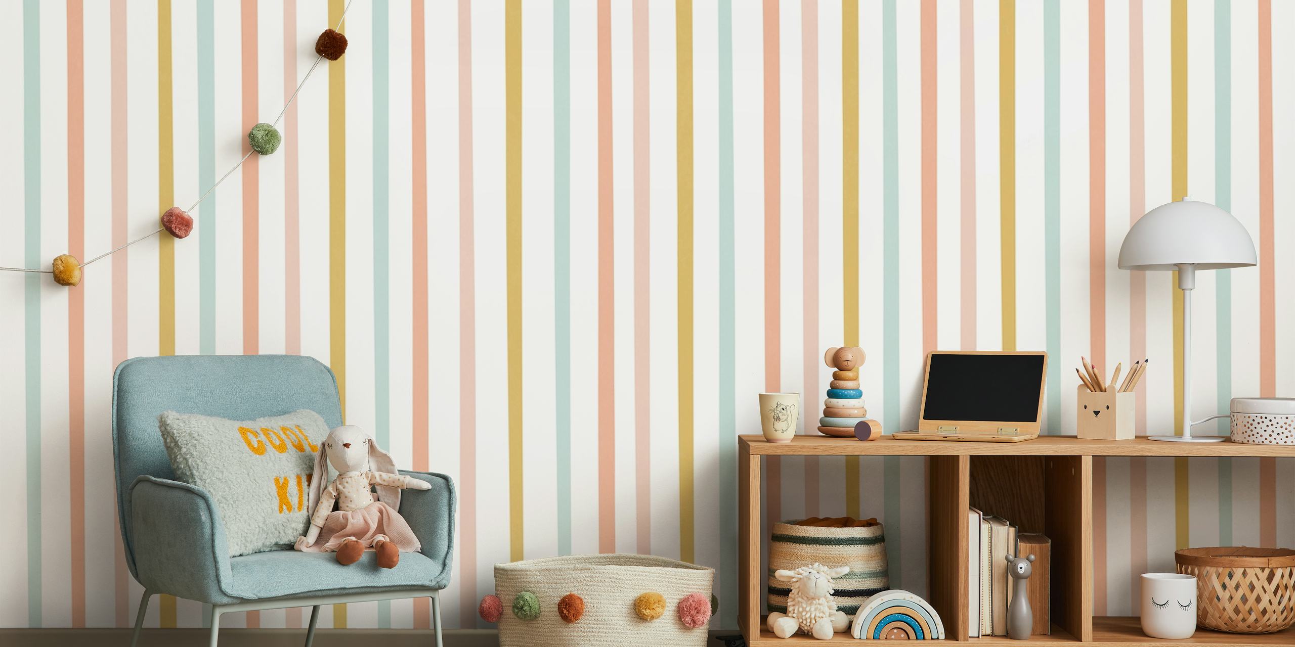 Pastellgestreifte Happy Stripes Tapete in Rosa, Blau und Gelb, gestreiftes Design, Wallpaper