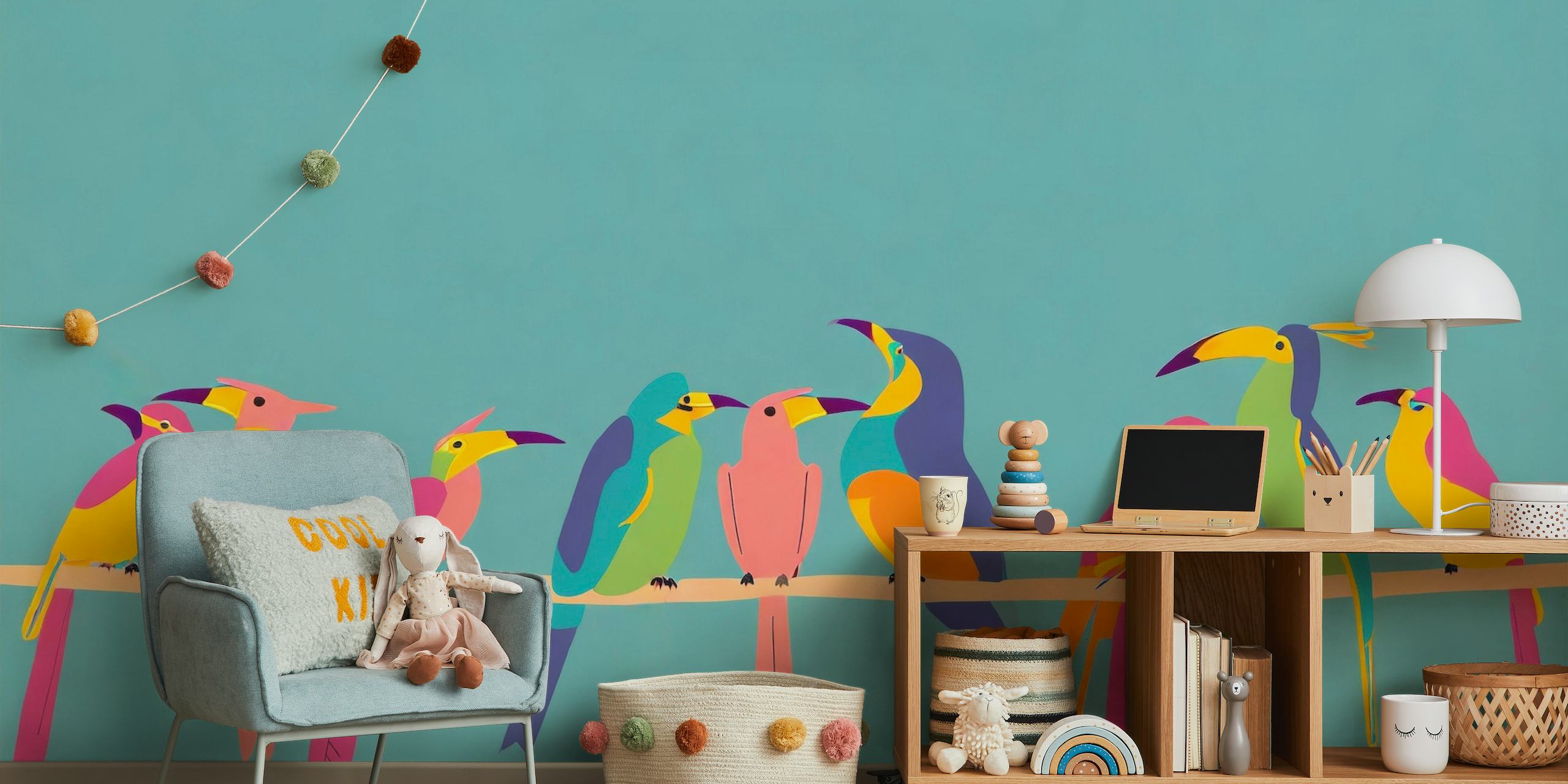 Illustration af stiliserede farverige fugle på en gren mod et blågrøn baggrundsvægmaleri