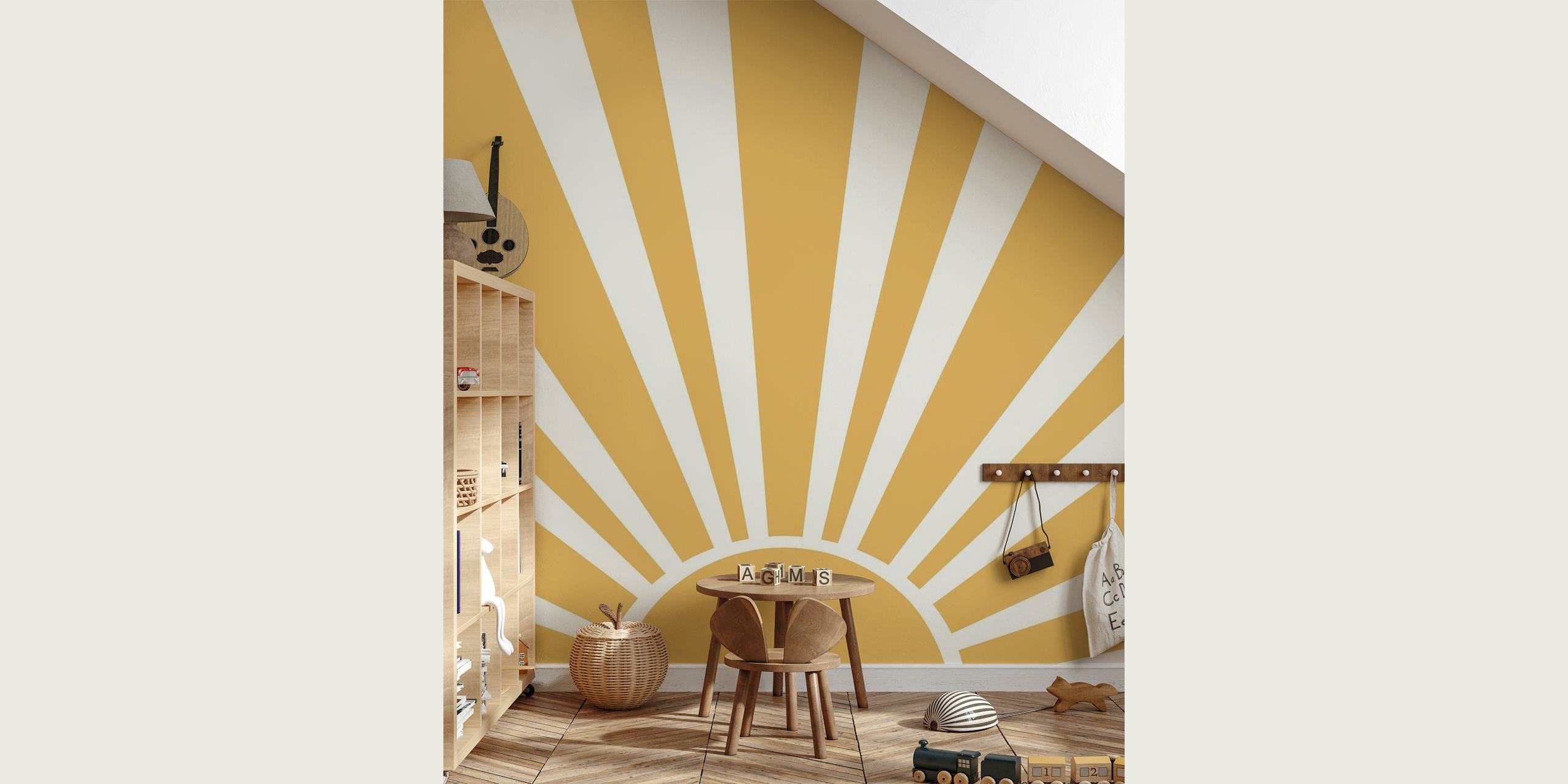 Wandbild mit Sonnenstrahlen im böhmischen Stil in Gelb- und Weißtönen.