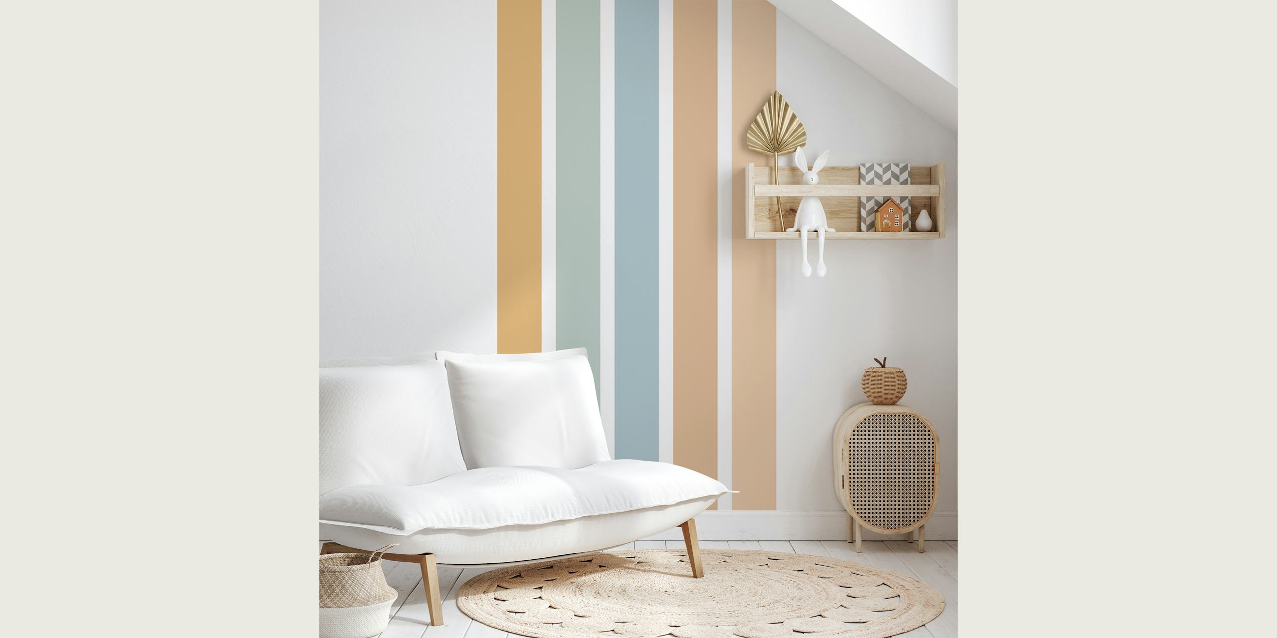Striped wallpaper i en nursery-miljö