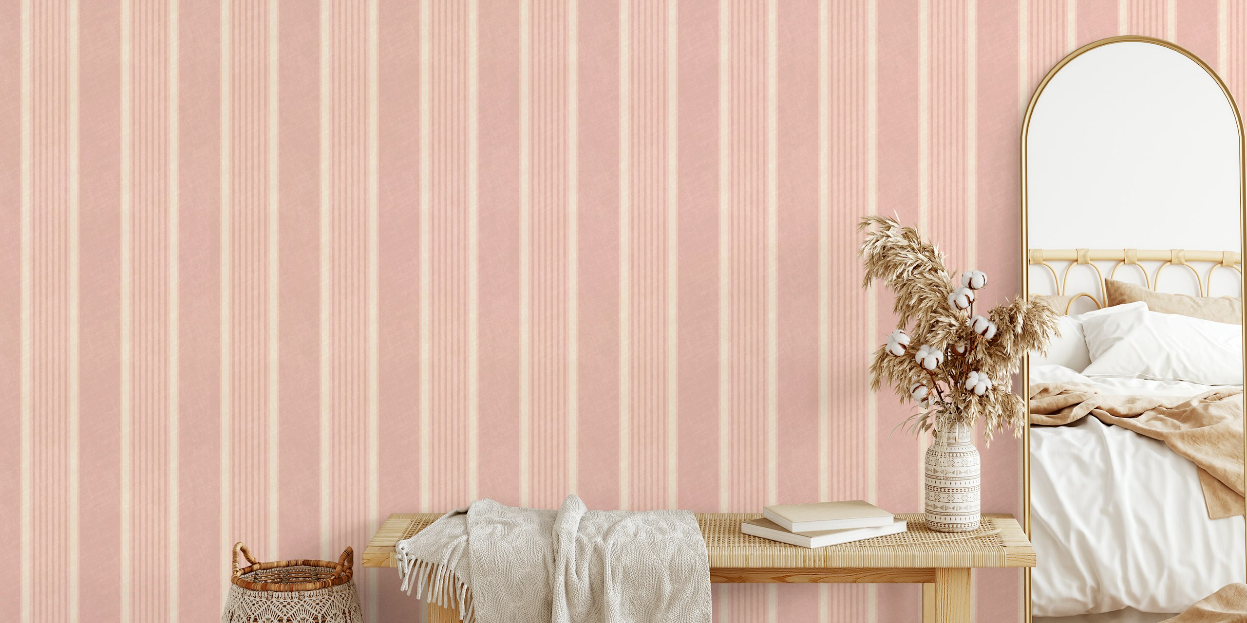 Antique stripes in Old Rose Pink papel pintado en la habitación