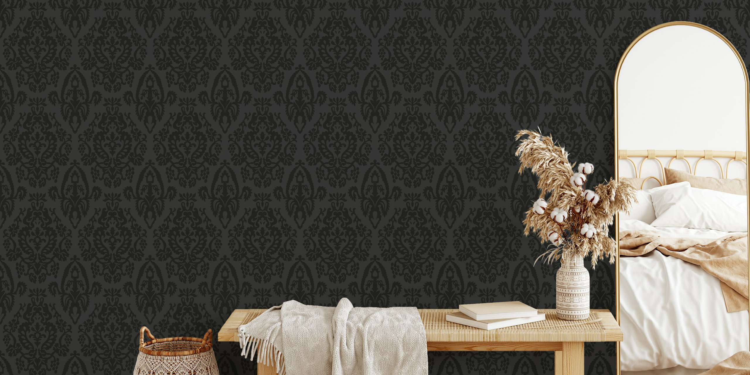 Black Damask Wallpaper σε μια ρύθμιση δωματίου
