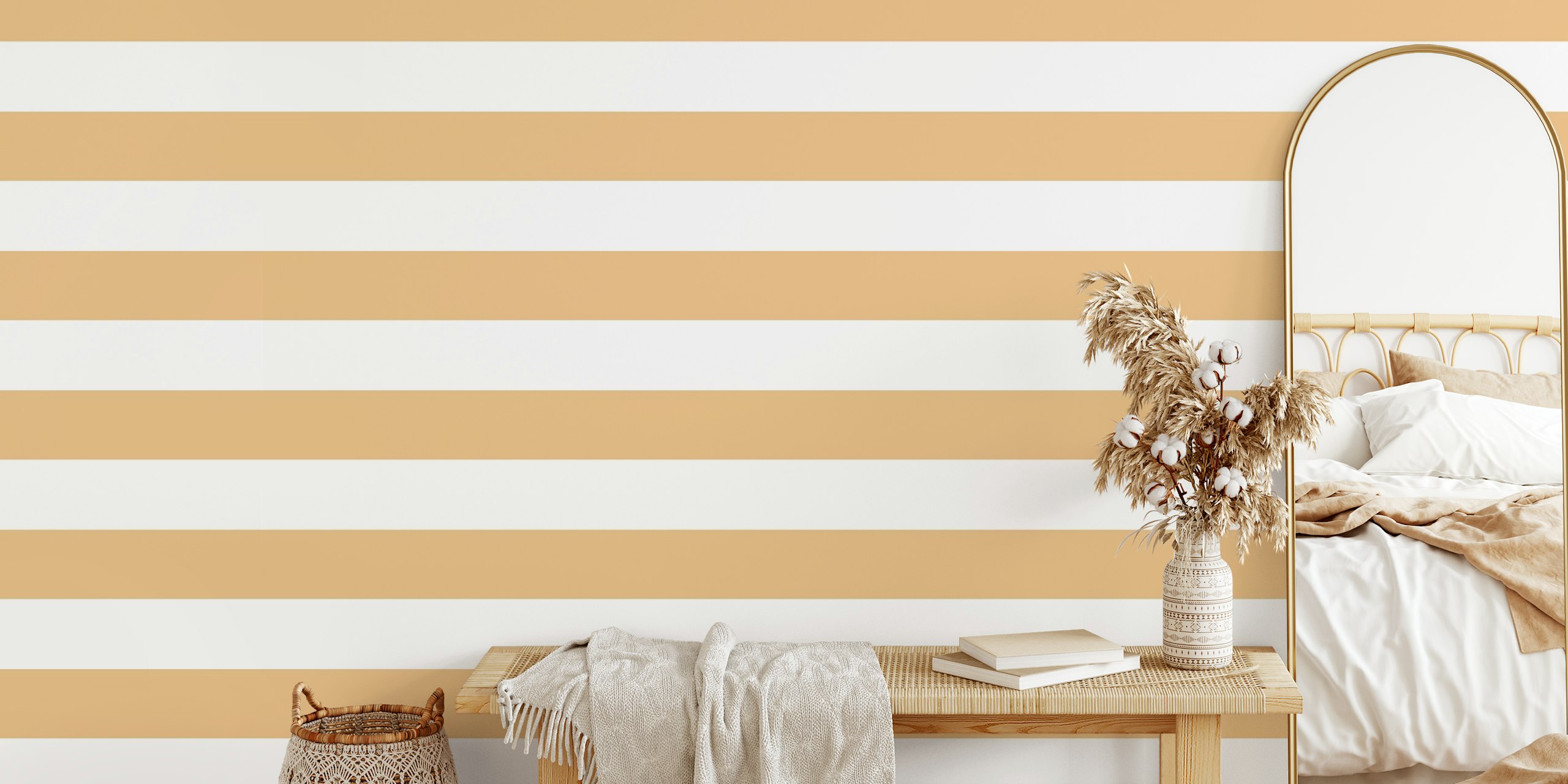 Caramel und white horizontal stripes Tapete in einem Raum
