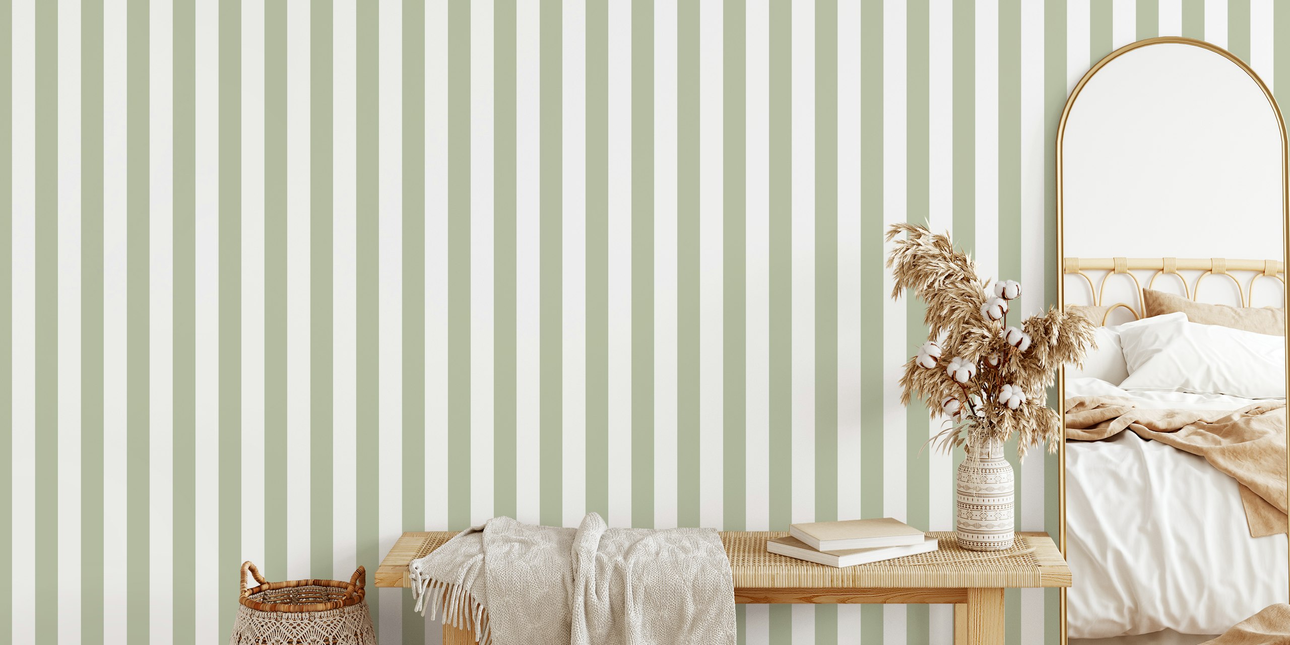 Sage green and white stripes behang in een kamer