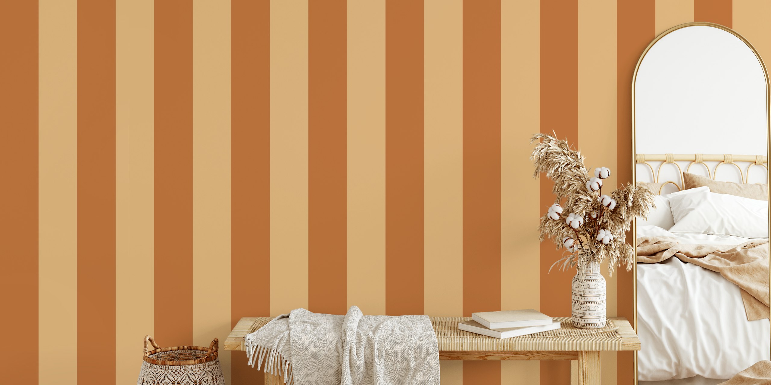 Cabincore Orange Brown Stripes behang in een kamer
