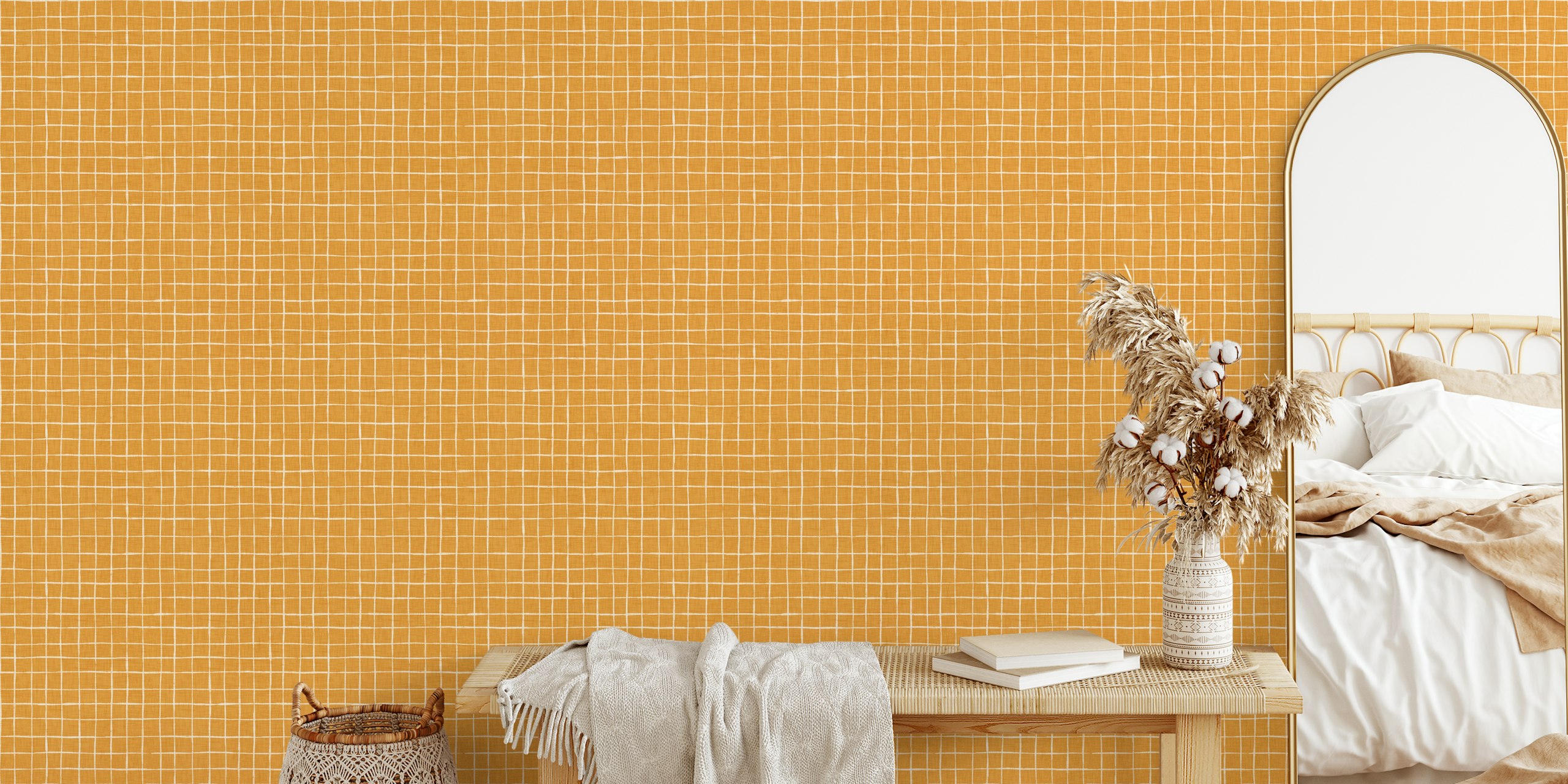 Papel pintado con patrón de cuadrícula naranja en una habitación
