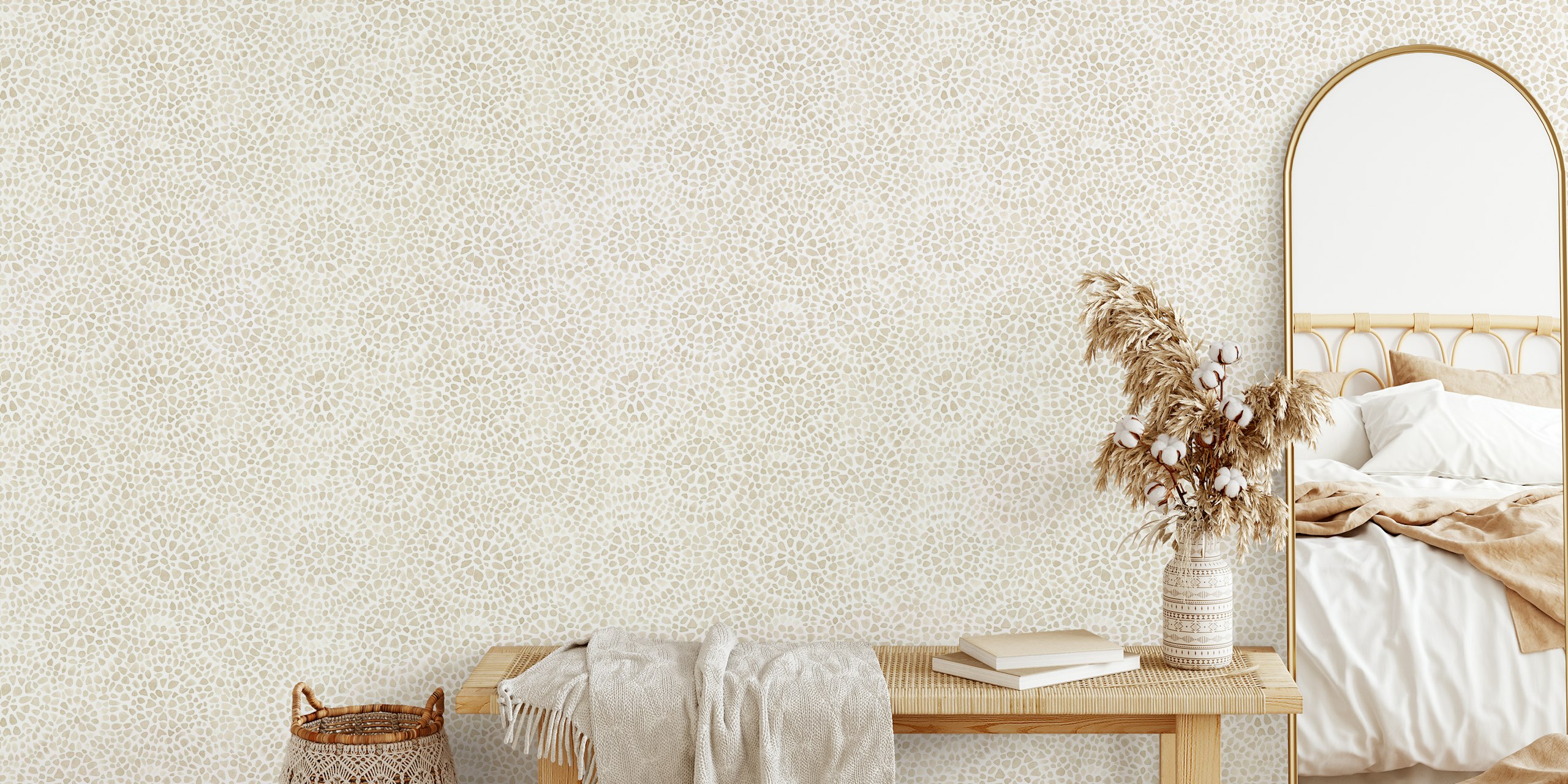 Watercolor dotted circles beige ταπετσαρία σε ένα δωμάτιο
