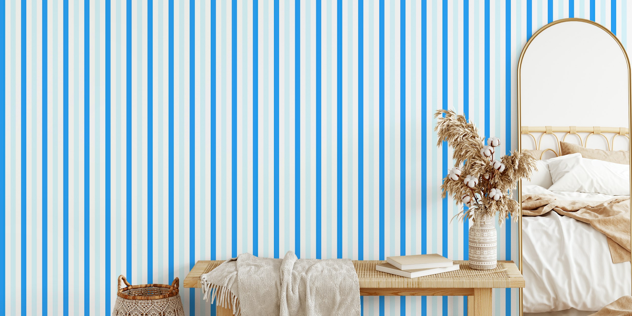 Blue vertical stripes tapet i et rom