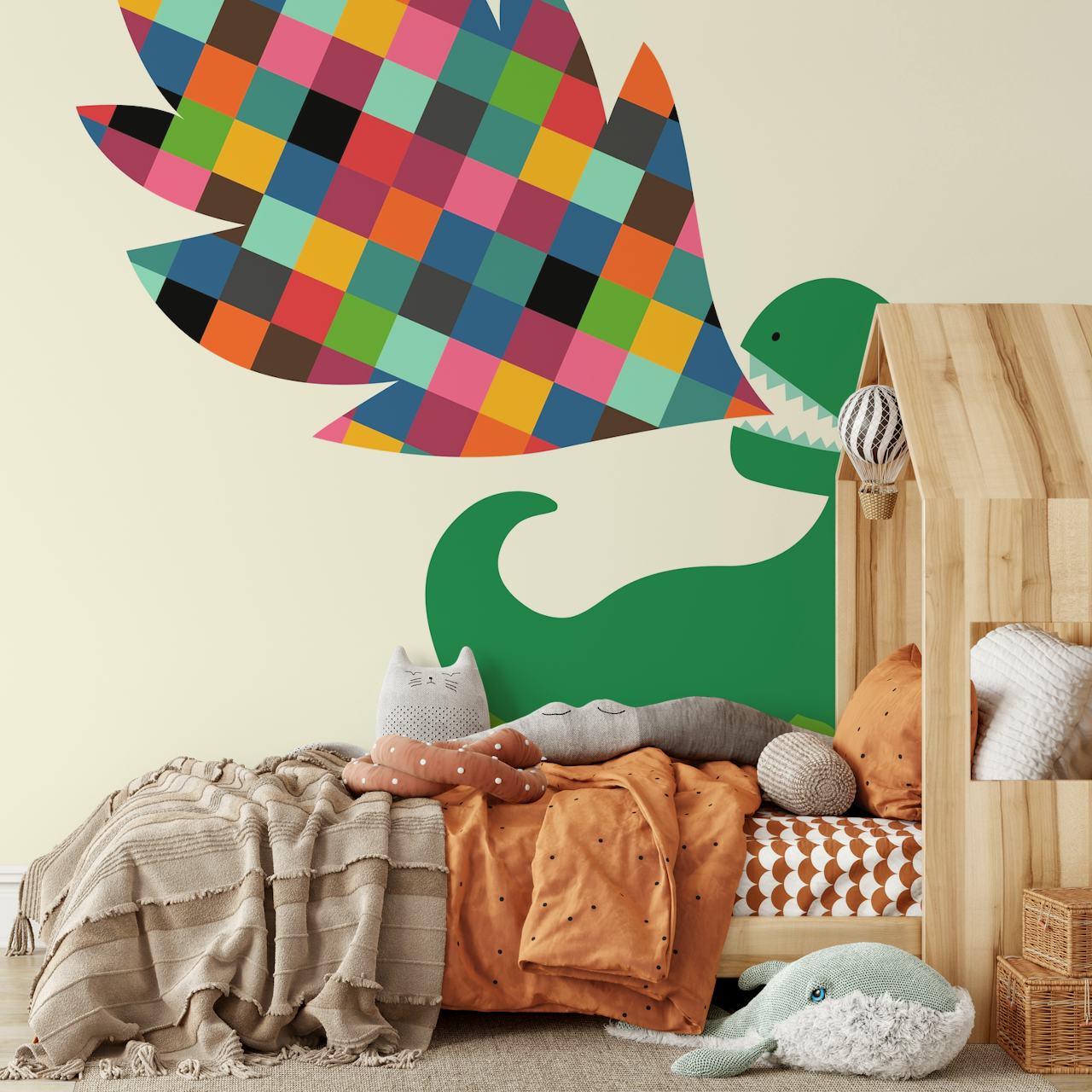 Šareni zidni mural dinosaura s kockastim duginim krilima i krunom, pod nazivom Rainbow Power.