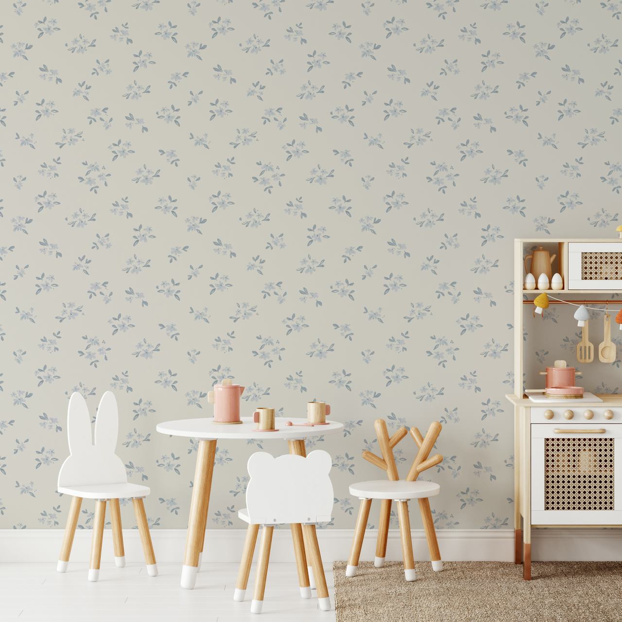 Papel pintado William Soft Floral Misty Blue en una habitación