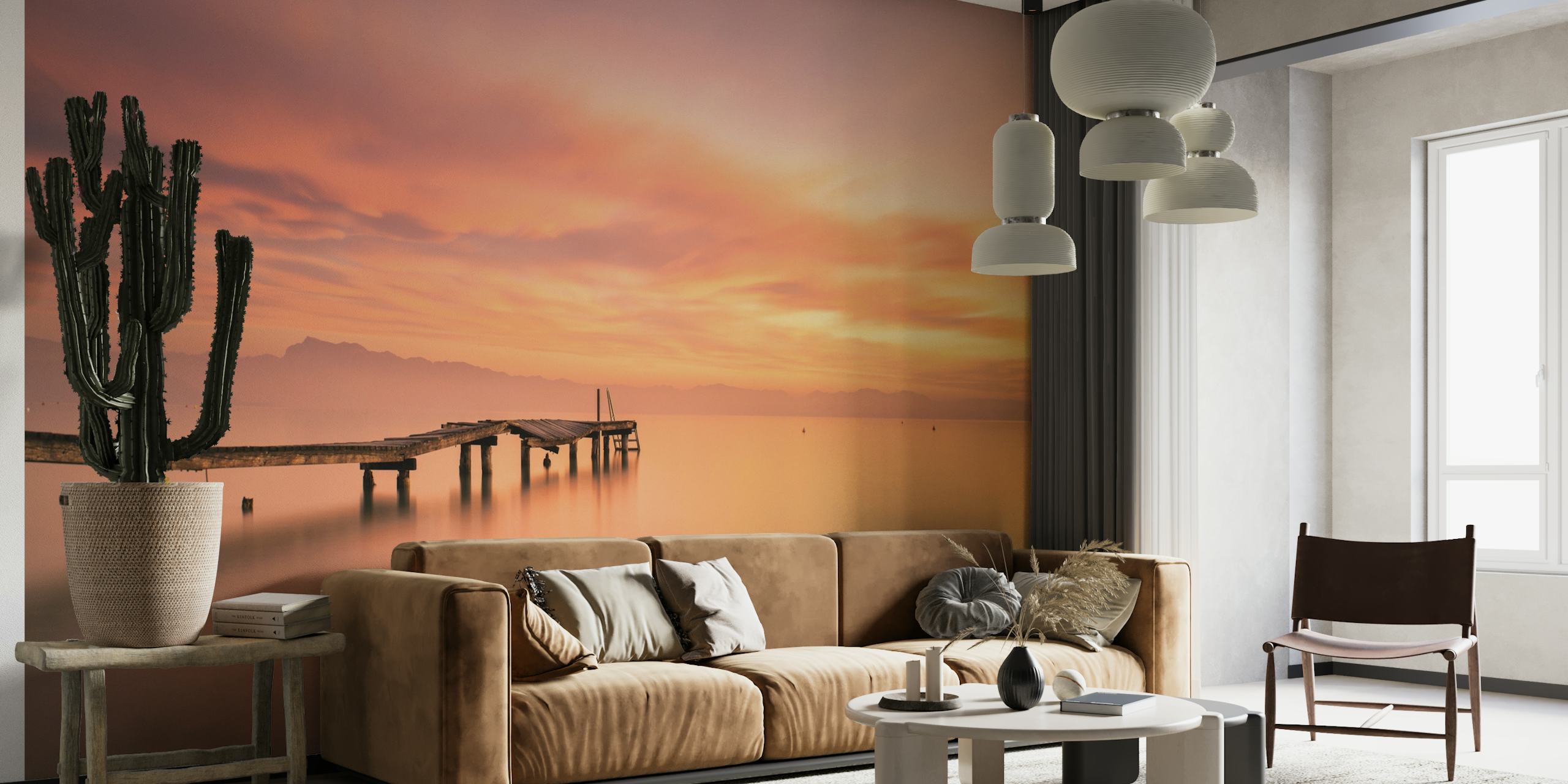 Gardajärven seinämaalaus auringonlaskun sävyillä ja rauhallinen laituri