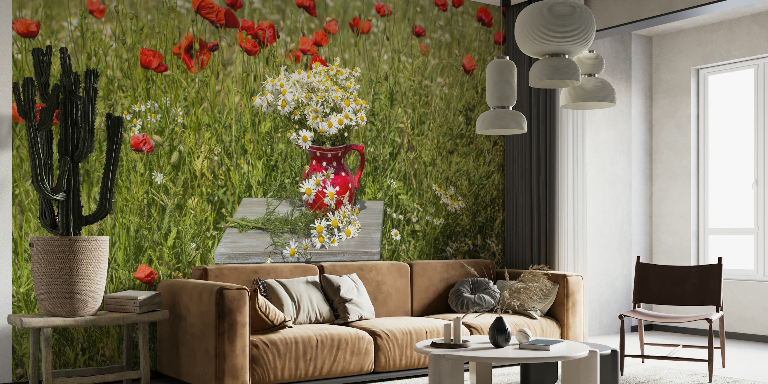 Um buquê de flores silvestres em um vaso em uma velha cadeira de madeira contra um prado com papoulas vermelhas.
