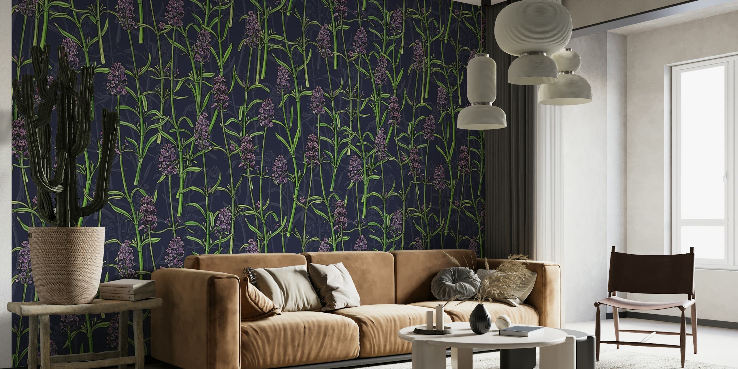 Lavendel vægmaleri med mørk baggrund og grønne accenter