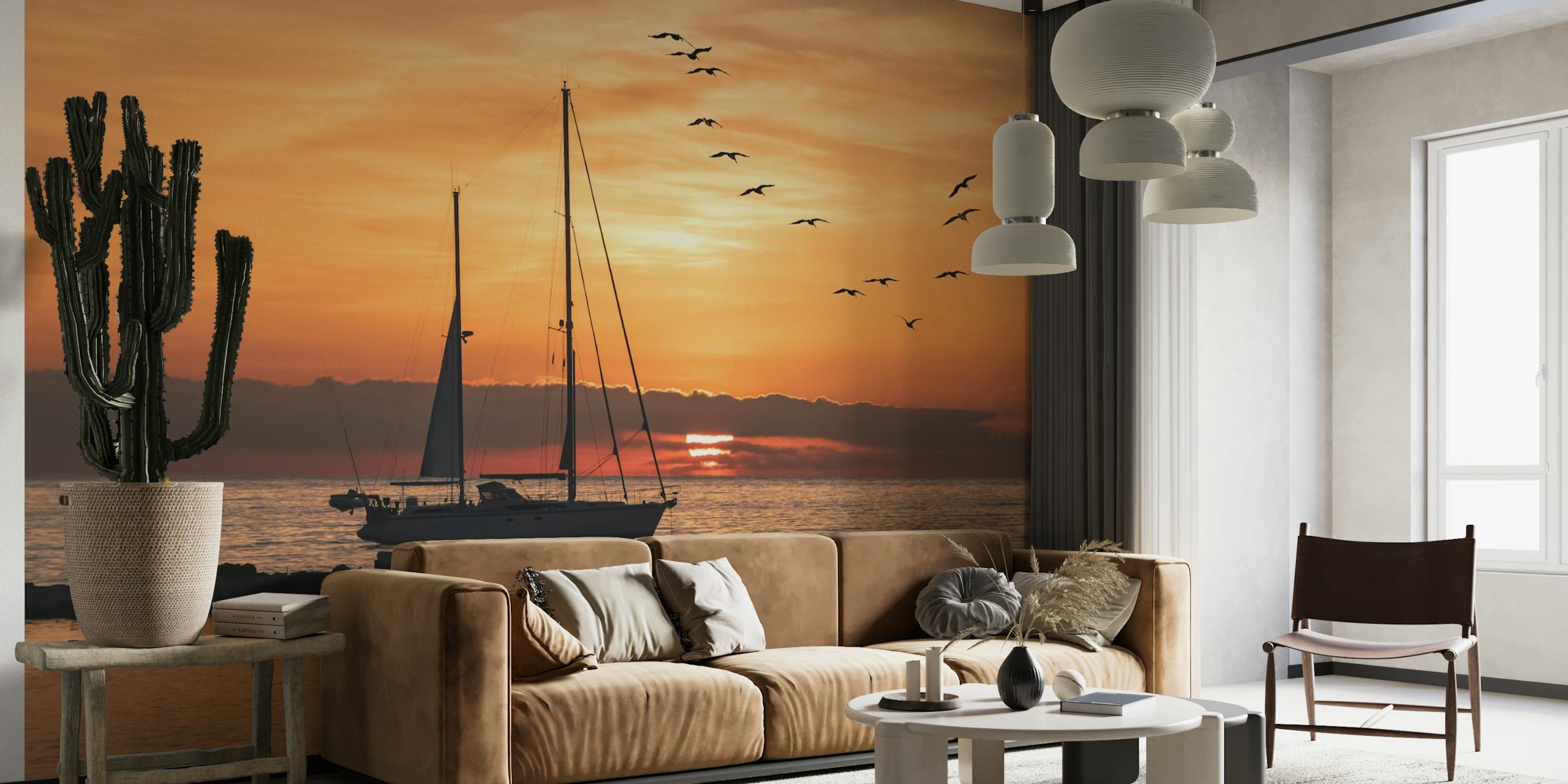 Silueta plachetnice na pozadí západu slunce s létajícími ptáky přes nástěnnou malbu moře