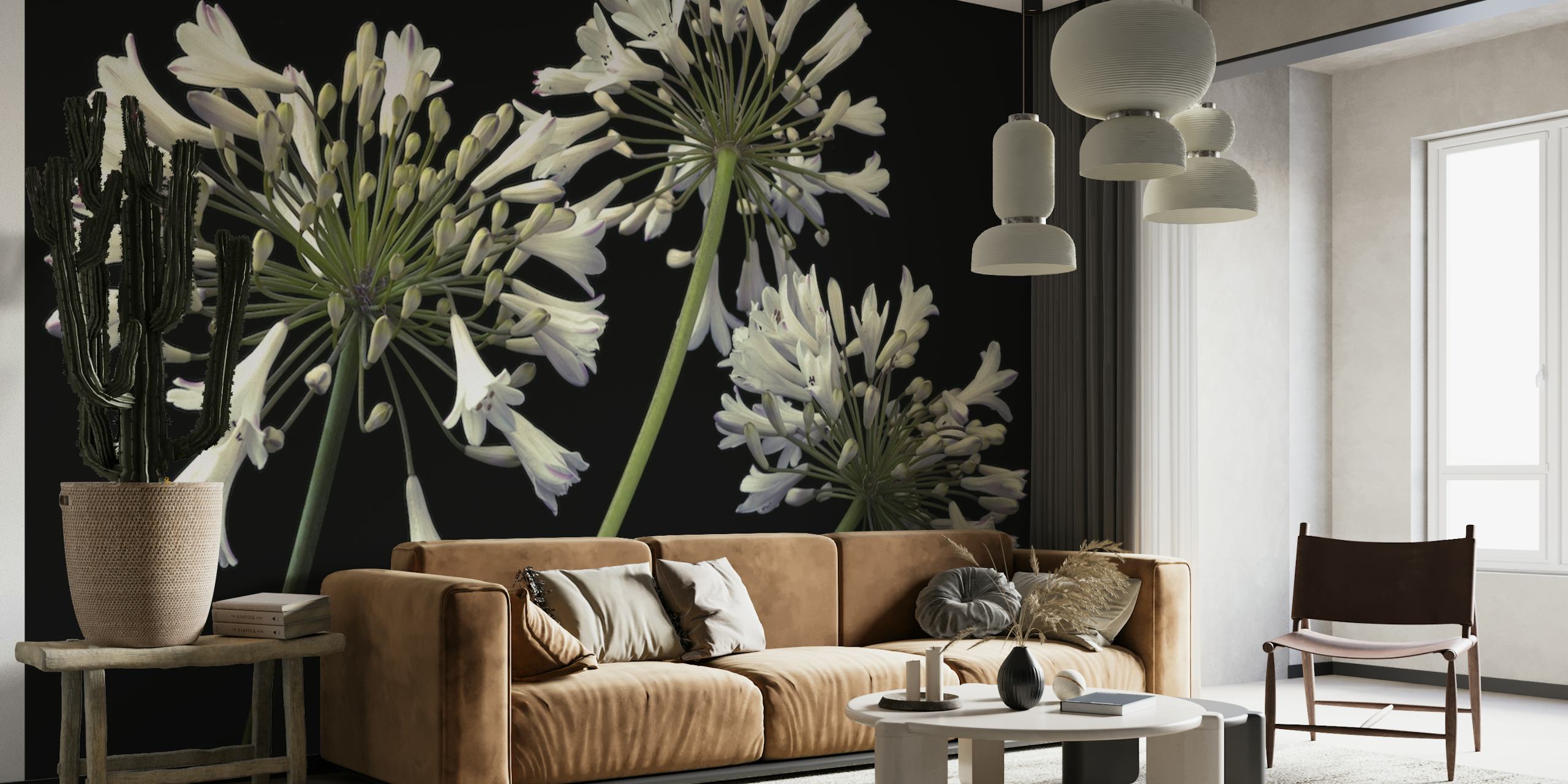 Afrikansk lilje-vægmaleri, der viser hvide Agapanthus-blomster på en sort baggrund