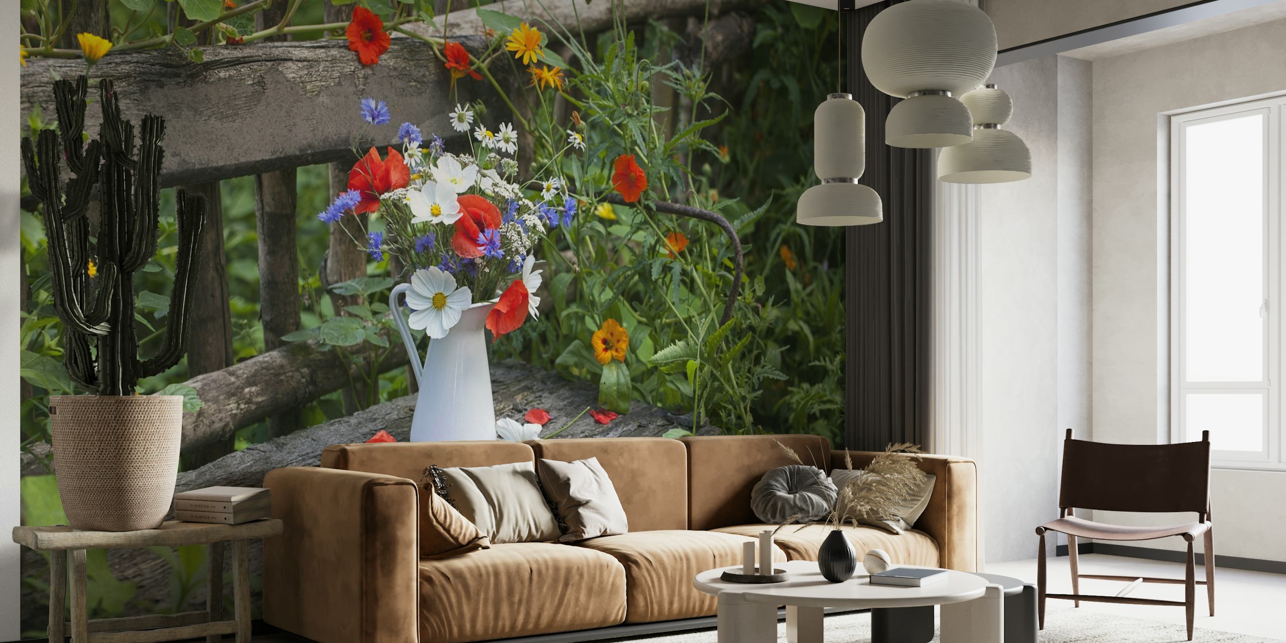Zidna slika buketa divljeg cvijeća u bijelom vrču na drvenoj klupi